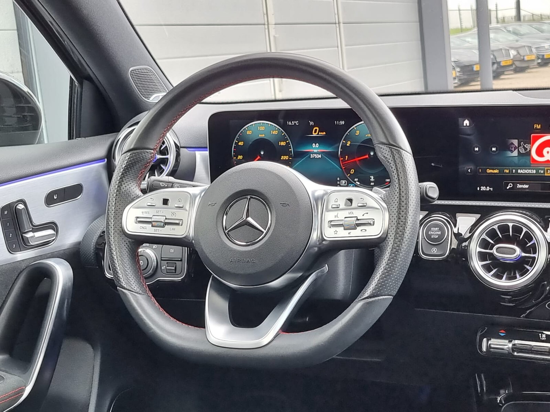 Mercedes-Benz A-Klasse 250 AMG Night/Panorama/Burmester/Camera/Sfeerverlichting/Memory Aut7 Foto 7
