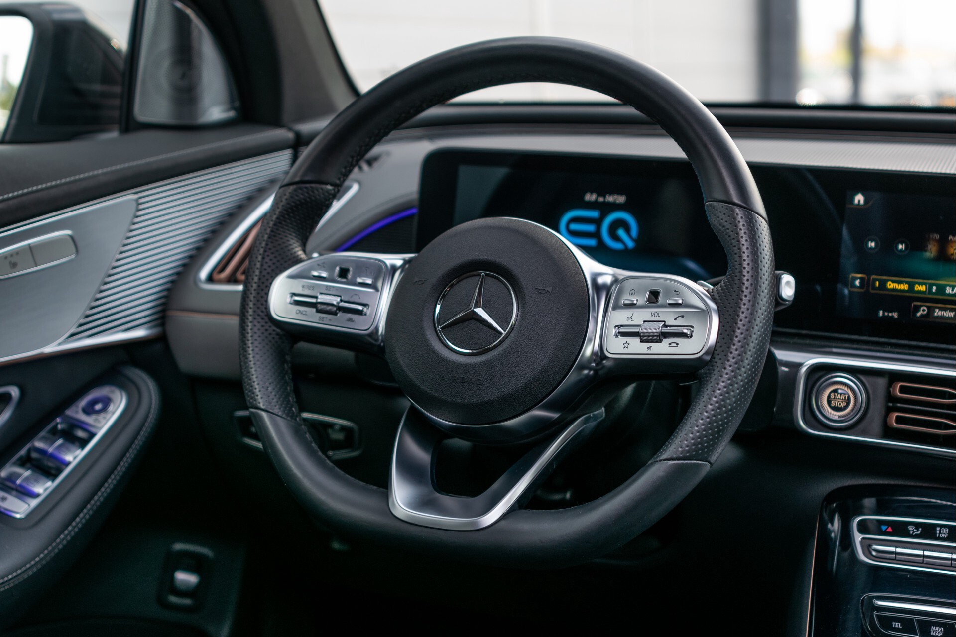 Mercedes-Benz EQC 400 4M AMG Rij-assistentie | Schuifdak | Burmester | 21"AMG | Keyless-Go . Foto 8