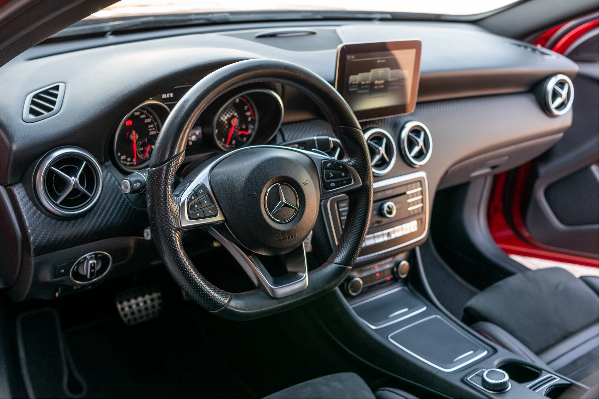 Mercedes-Benz A-Klasse 180 AMG Camera | LED | Media Display | Keyless | Stoelverwarming | Aut7 Foto 13
