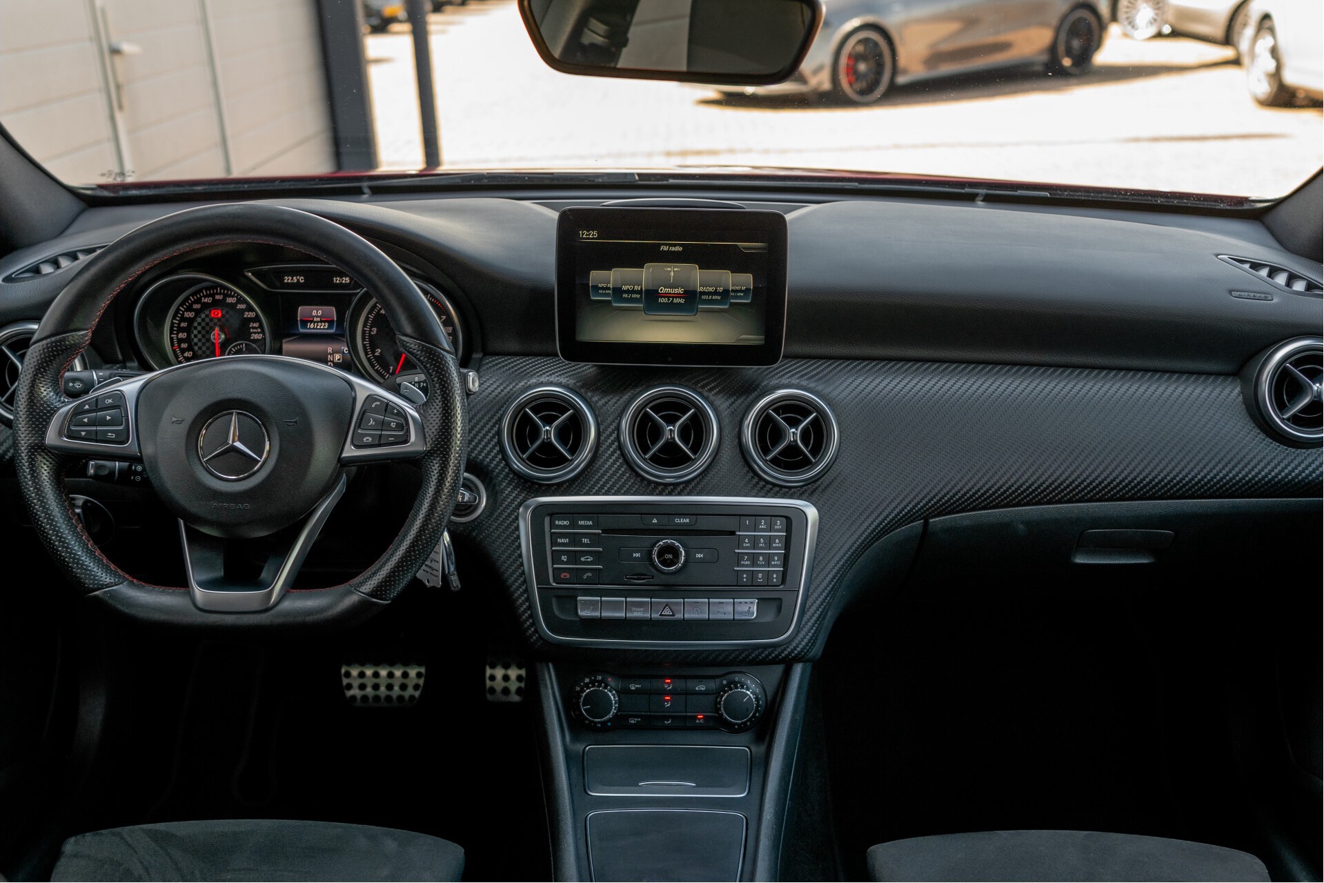 Mercedes-Benz A-Klasse 180 AMG Camera | LED | Media Display | Keyless | Stoelverwarming | Aut7 Foto 5