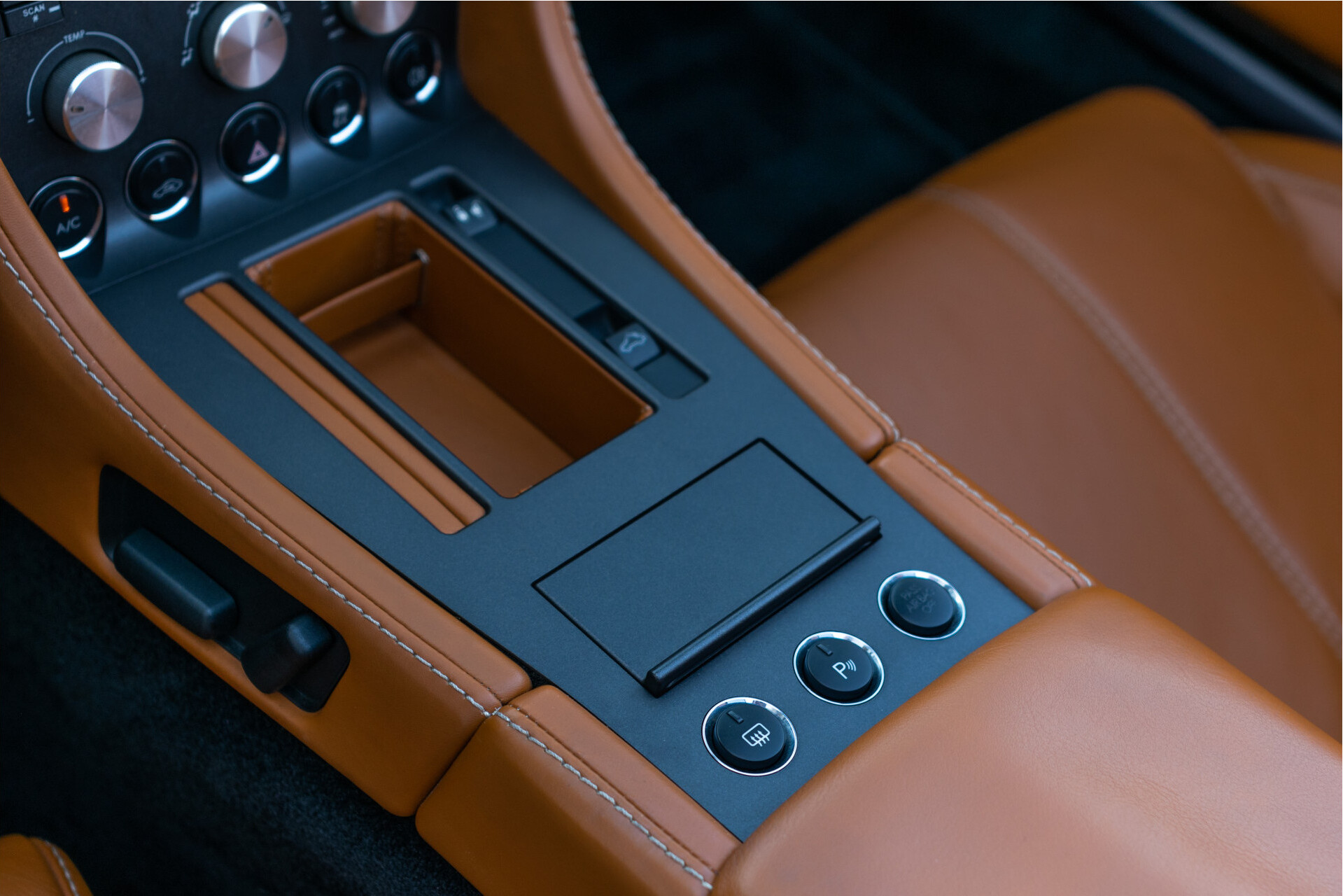 Aston Martin V8 Vantage Roadster 4.3 V8 Sportshift Dealer onderhouden | Full options Foto 13