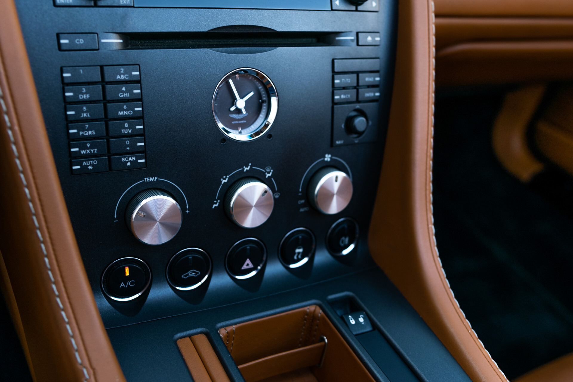 Aston Martin V8 Vantage Roadster 4.3 V8 Sportshift Dealer onderhouden | Full options Foto 16