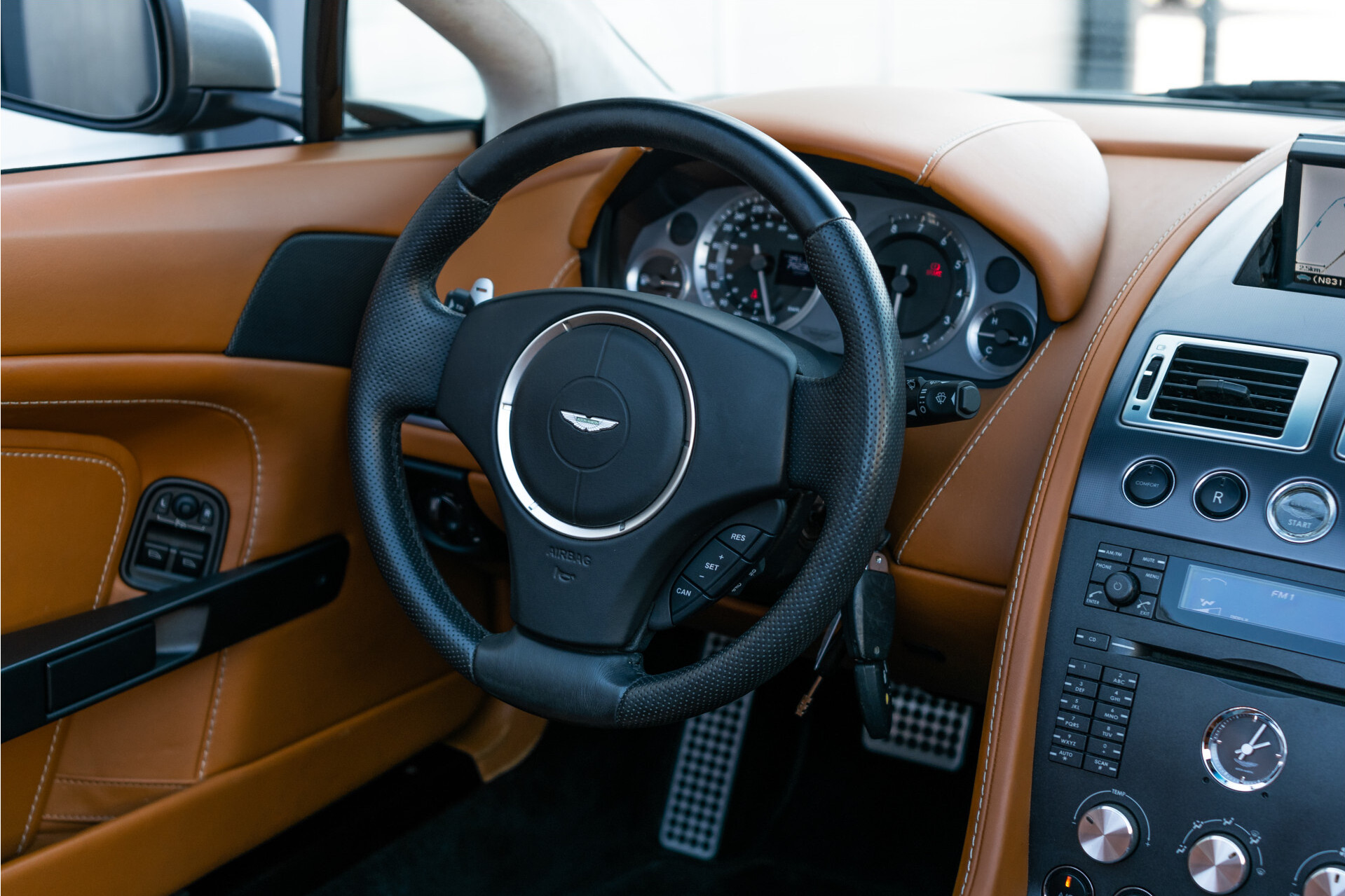 Aston Martin V8 Vantage Roadster 4.3 V8 Sportshift Dealer onderhouden | Full options Foto 22