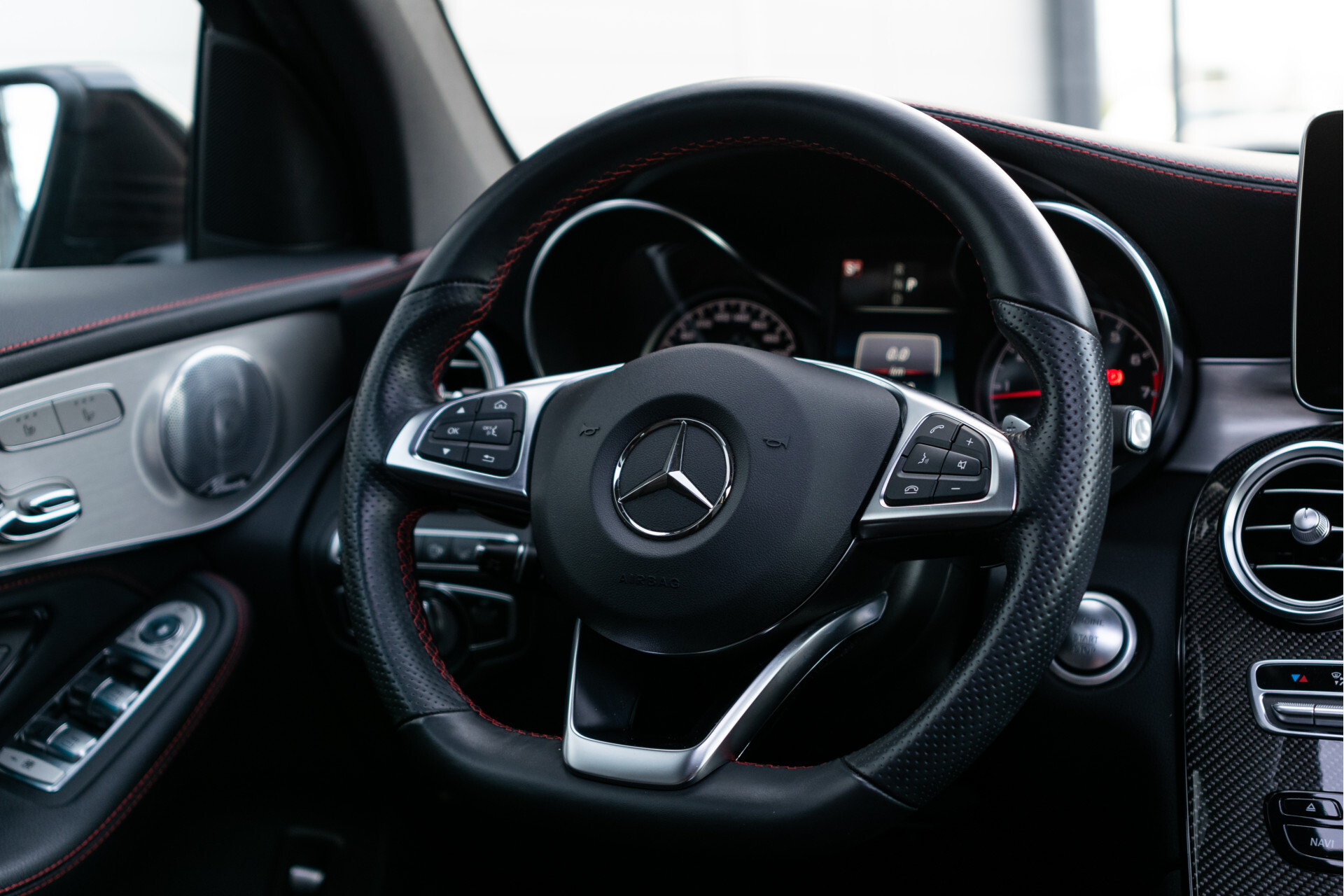 Mercedes-Benz GLC Coupé 43 AMG 4-M Carbon|Designo lak|Distronic|Keyless|Burmester|HUD|Stoelventilatie|21" Foto 28