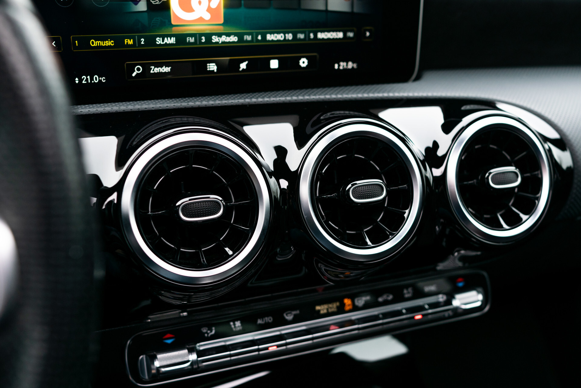 Mercedes-Benz A-Klasse 180 d AMG Night|Panorama|MBUX|Trekhaak|LED|Verw-stoelen|Aut7 Foto 15
