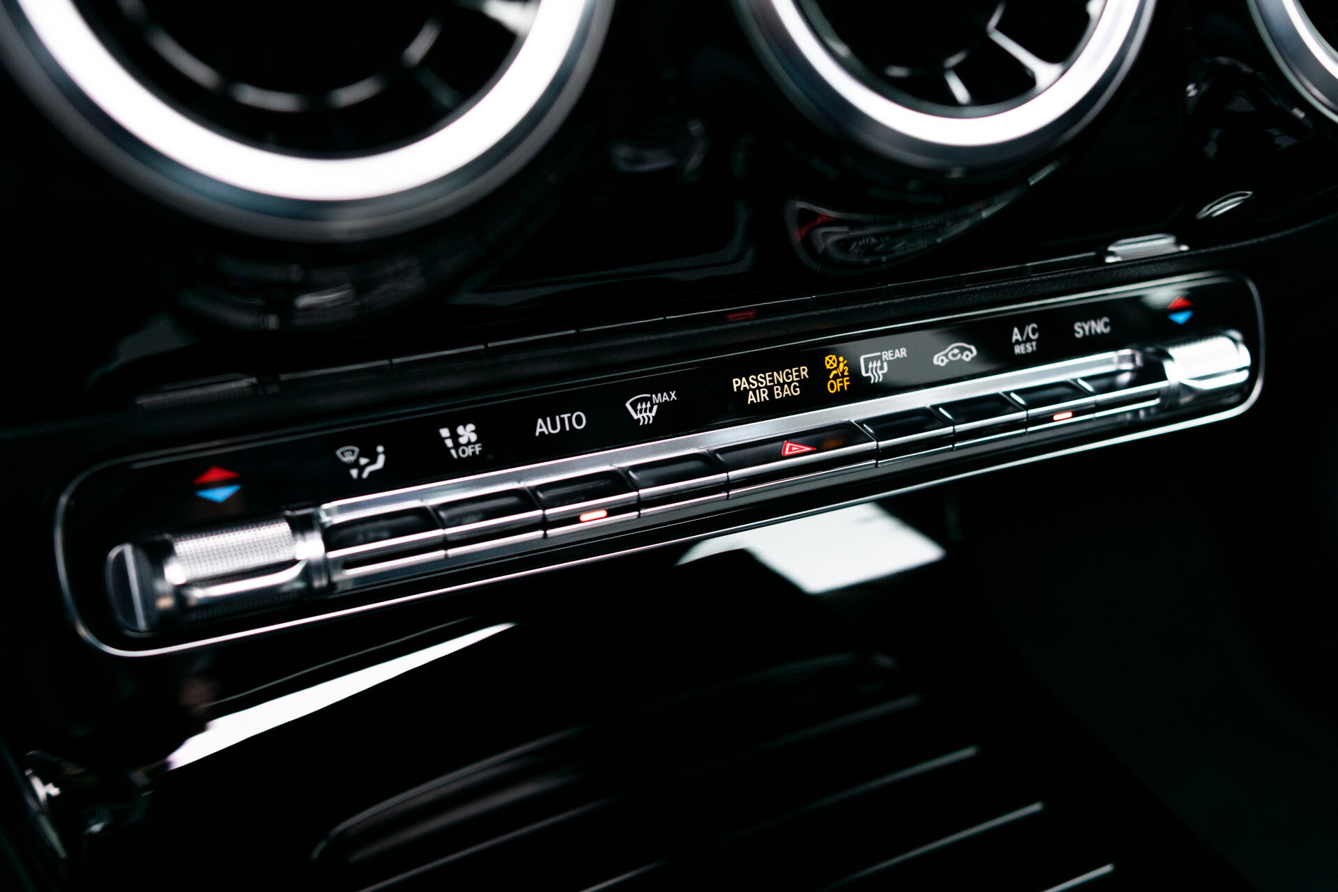 Mercedes-Benz A-Klasse 180 d AMG Night|Panorama|MBUX|Trekhaak|LED|Verw-stoelen|Aut7 Foto 17
