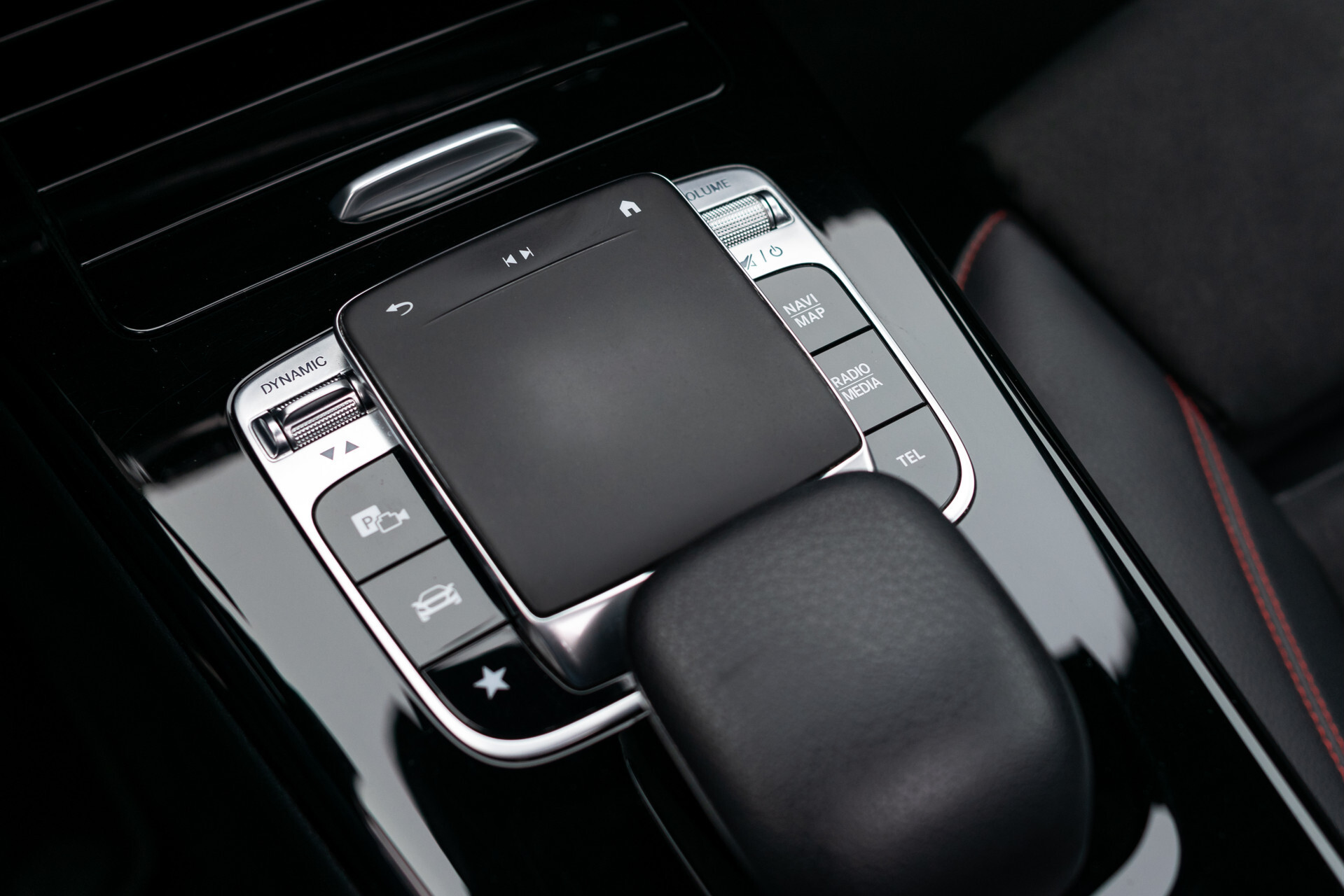 Mercedes-Benz A-Klasse 180 d AMG Night|Panorama|MBUX|Trekhaak|LED|Verw-stoelen|Aut7 Foto 21