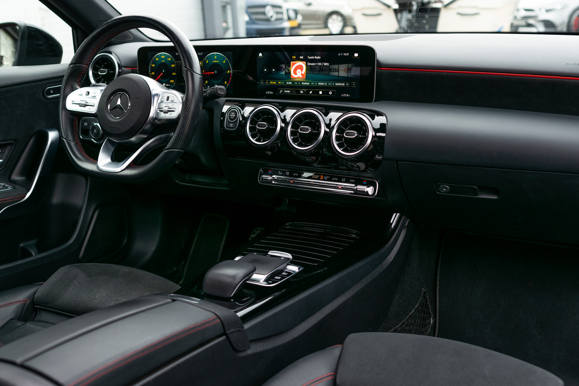 Mercedes-Benz A-Klasse 180 d AMG Night|Panorama|MBUX|Trekhaak|LED|Verw-stoelen|Aut7 Foto 5