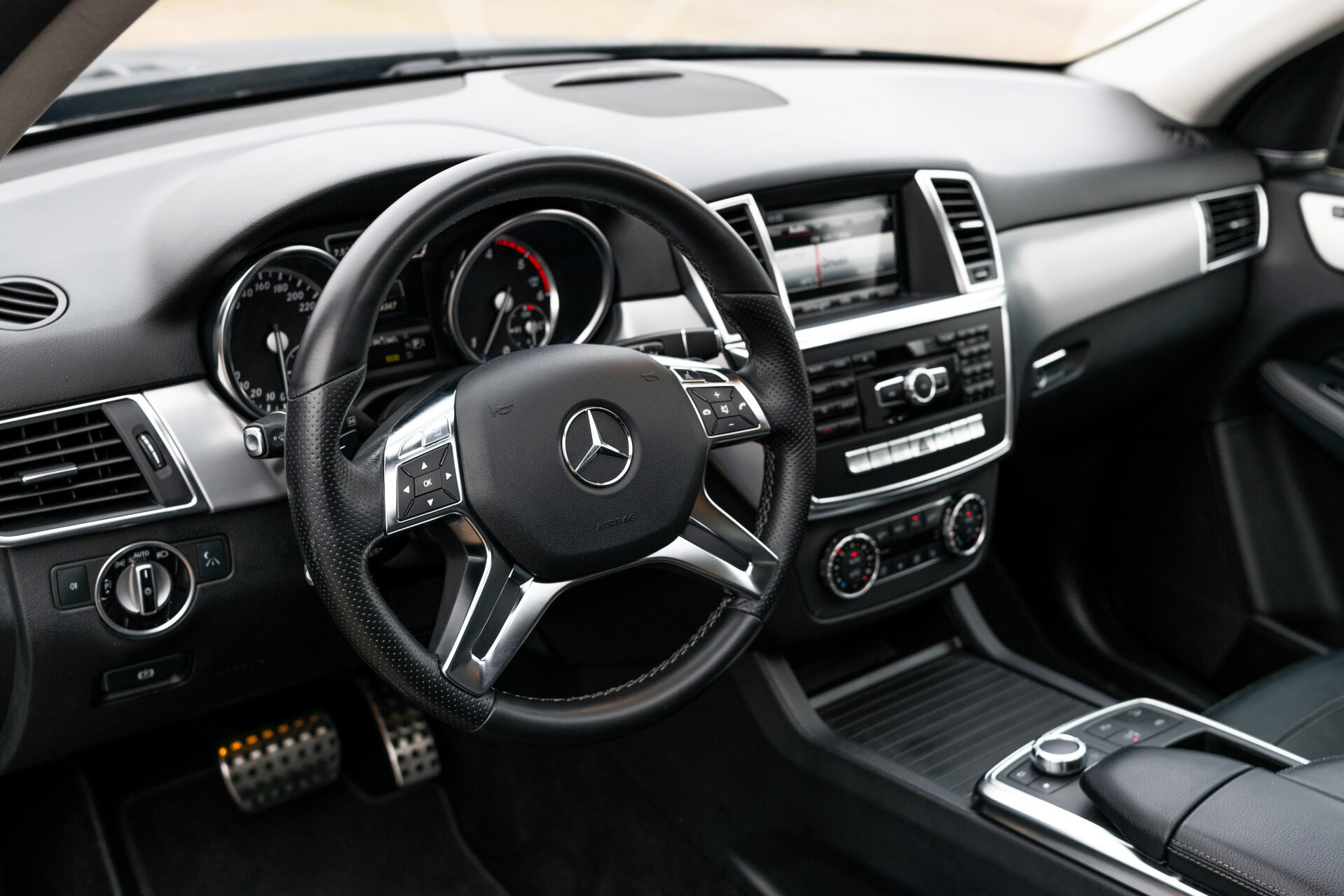 Mercedes-Benz M-Klasse 350 Bluetec 4-M AMG Full Options | Volledige historie Foto 20