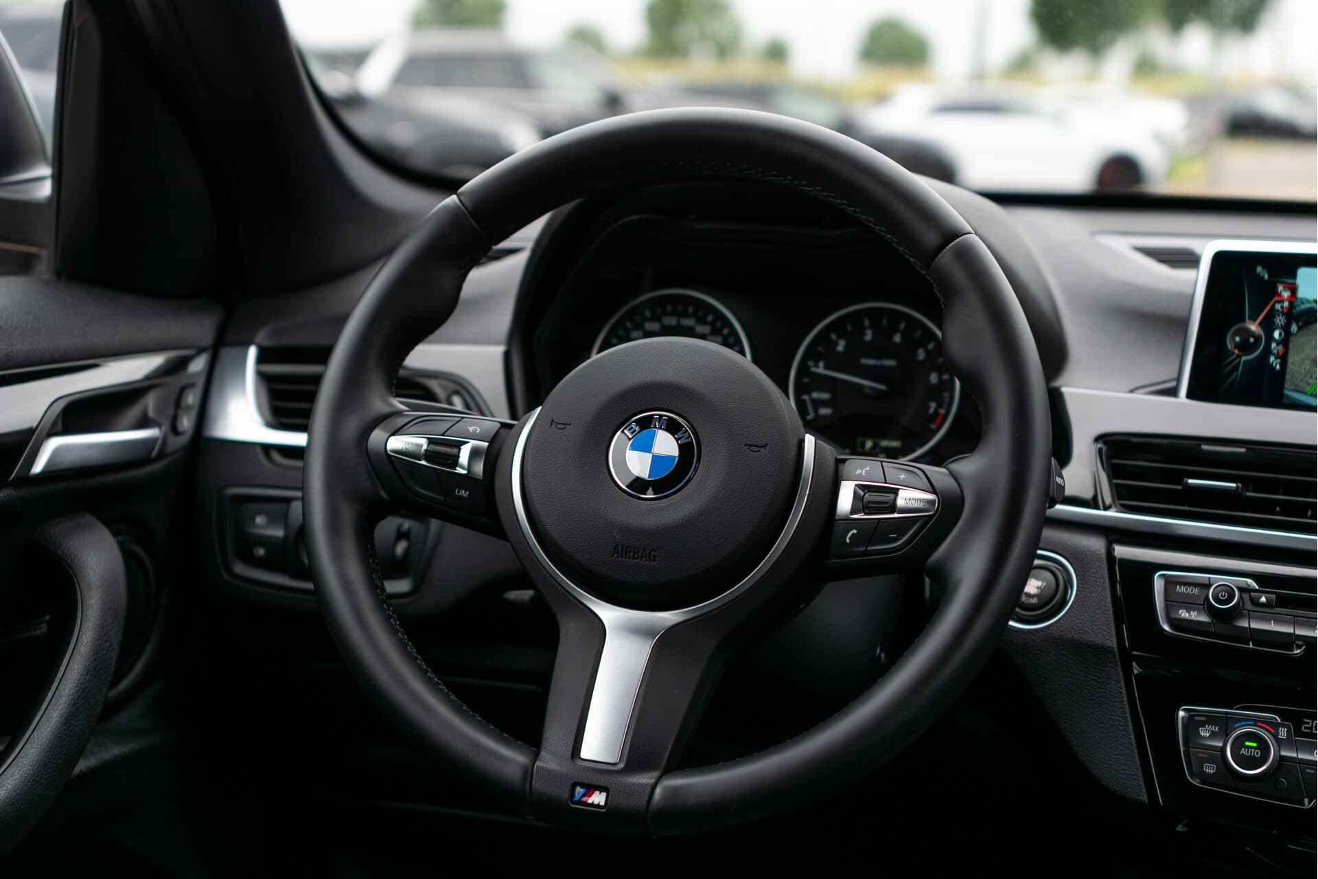 BMW X1 sDrive20i M Sport High Executive | HUD | |1ste eigenaresse Foto 24