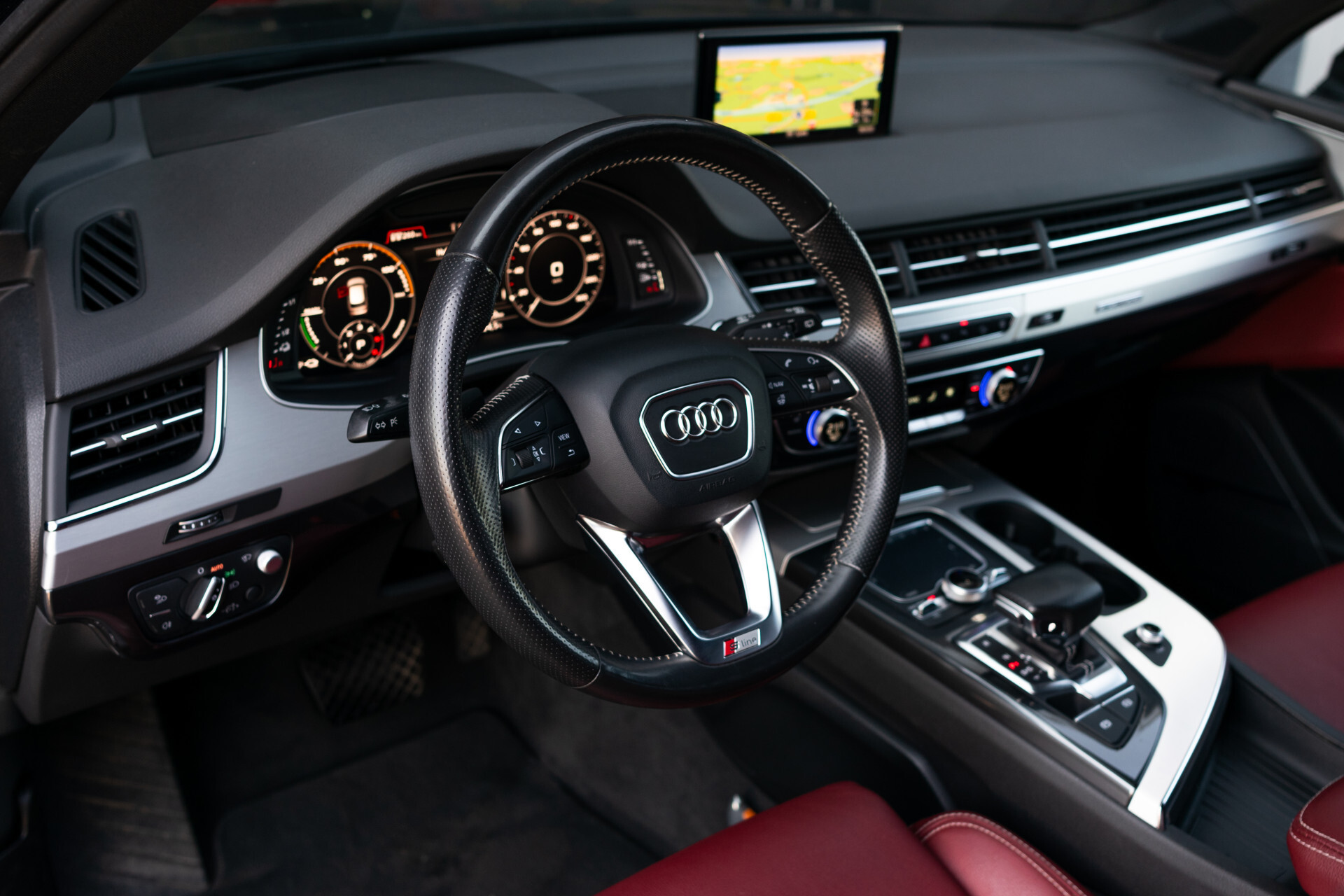 Audi Q7 3.0 TDI E-tron Quattro Sport | Luchtvering | HUD | Bose | Trekhaak | Verwarmd stuur | 1ste eigenaar Foto 16
