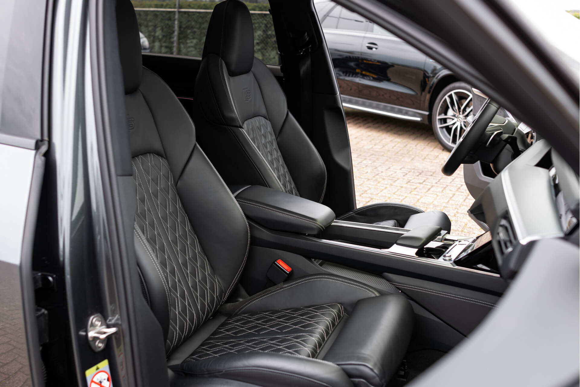 Audi e-tron Sportback 50 Quattro S Edition 71 kWh Blackline|22"|Matrix|ACC|Keyless|Panorama|Ruitleder Foto 3