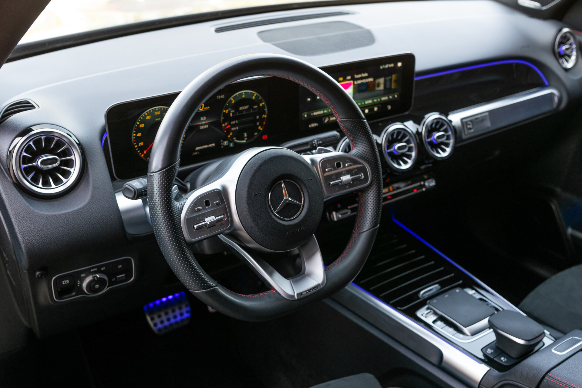 Mercedes-Benz GLB 35 AMG 4-M Night | Panorama | Burmester | 21" | 360 Camera | Auto-Trekhaak Foto 16