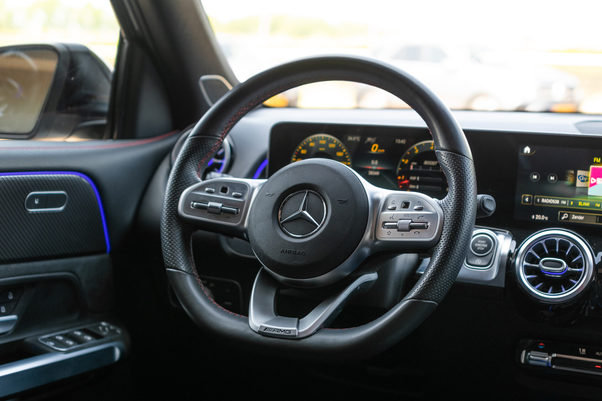 Mercedes-Benz GLB 35 AMG 4-M Night | Panorama | Burmester | 21" | 360 Camera | Auto-Trekhaak Foto 20
