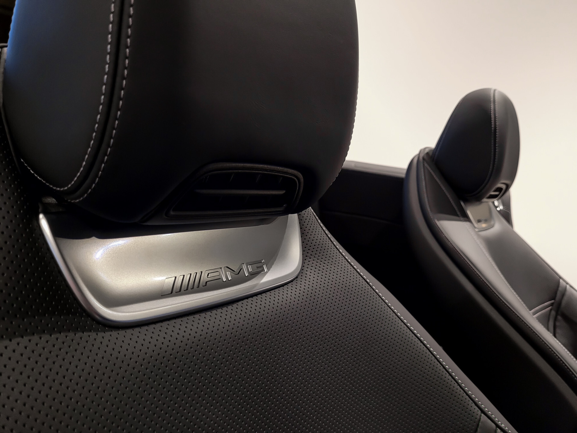 Mercedes-Benz SL-Klasse Roadster 63 4MATIC+ Ceramic|Lift|Achterassturing|Carbon|Dynamic Plus|Burmester|21"|HUD|Manufaktur|Massage Foto 40