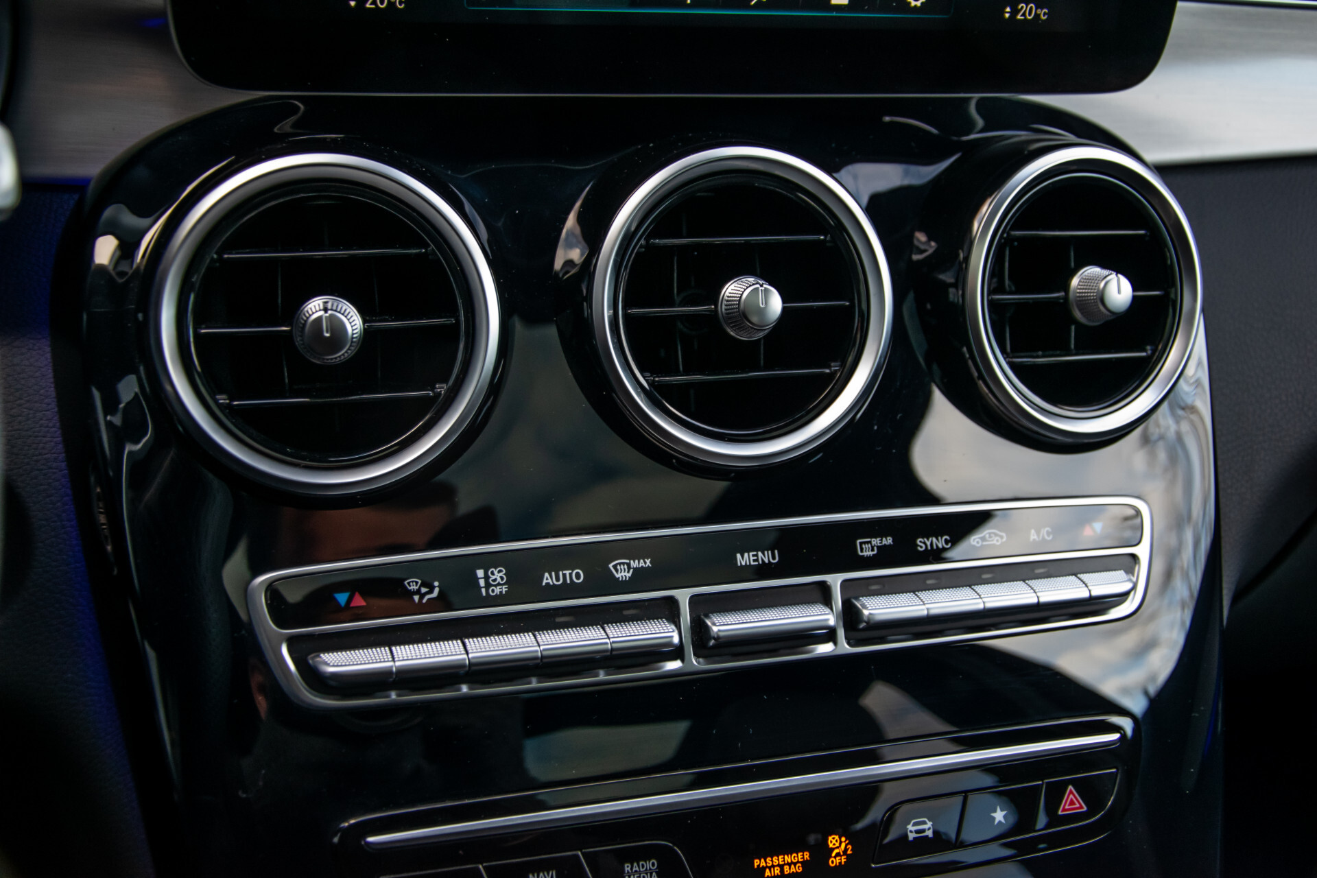 Mercedes-Benz GLC 300 4-M AMG Panorama/Keyless/Assistentiepakket/MBUX/Wegkl-trekhaak Aut9 Foto 17
