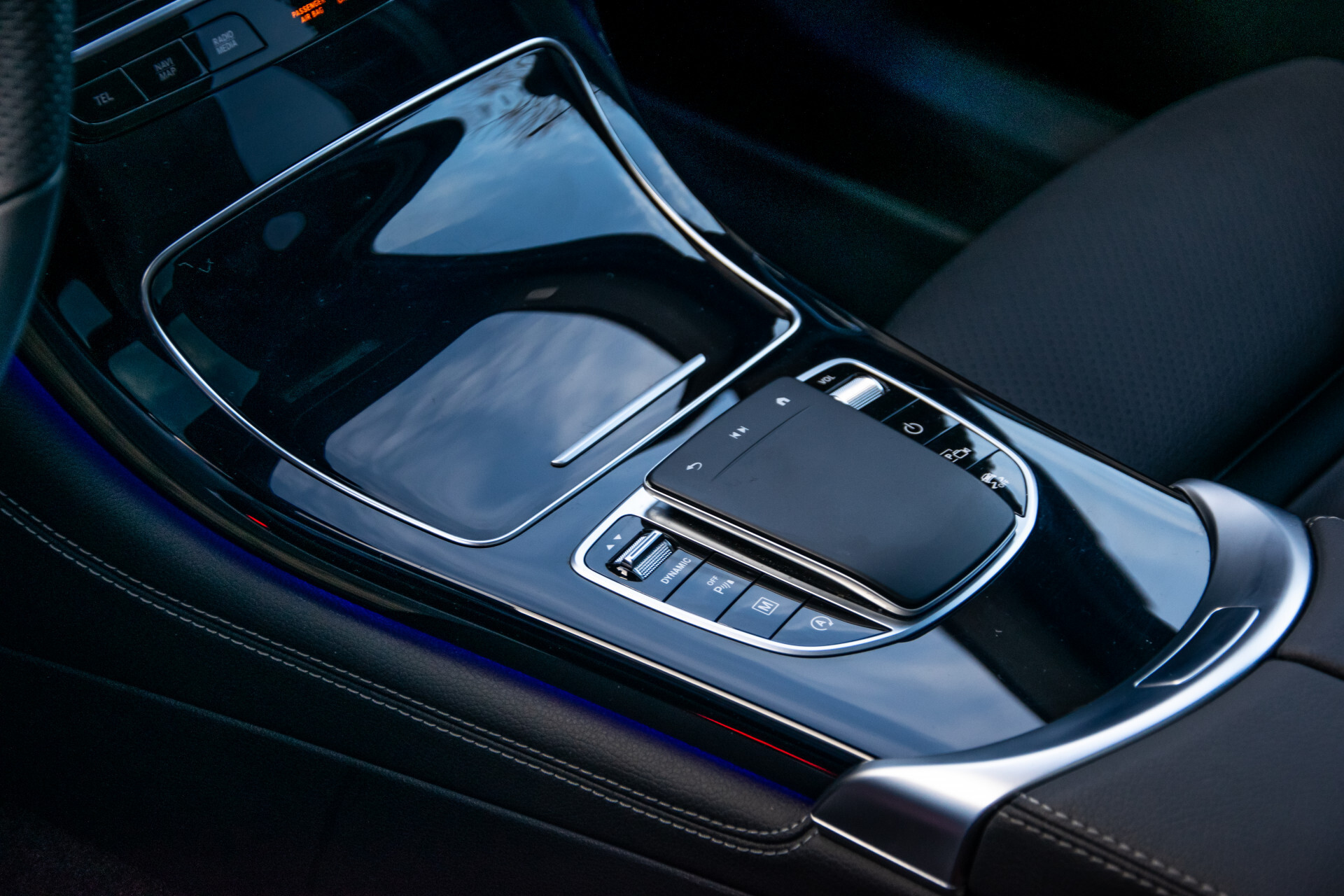 Mercedes-Benz GLC 300 4-M AMG Panorama/Keyless/Assistentiepakket/MBUX/Wegkl-trekhaak Aut9 Foto 37