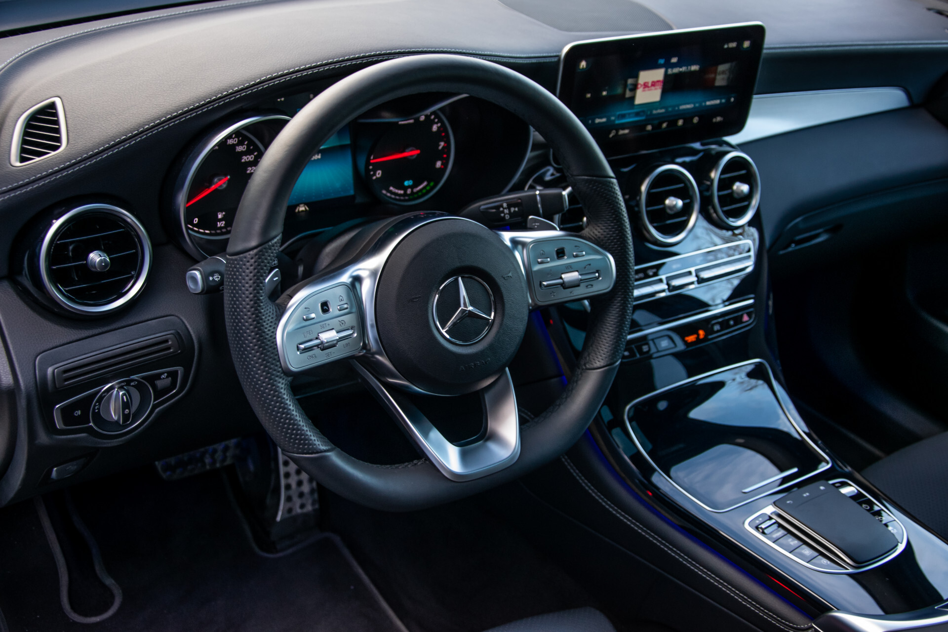 Mercedes-Benz GLC 300 4-M AMG Panorama/Keyless/Assistentiepakket/MBUX/Wegkl-trekhaak Aut9 Foto 38