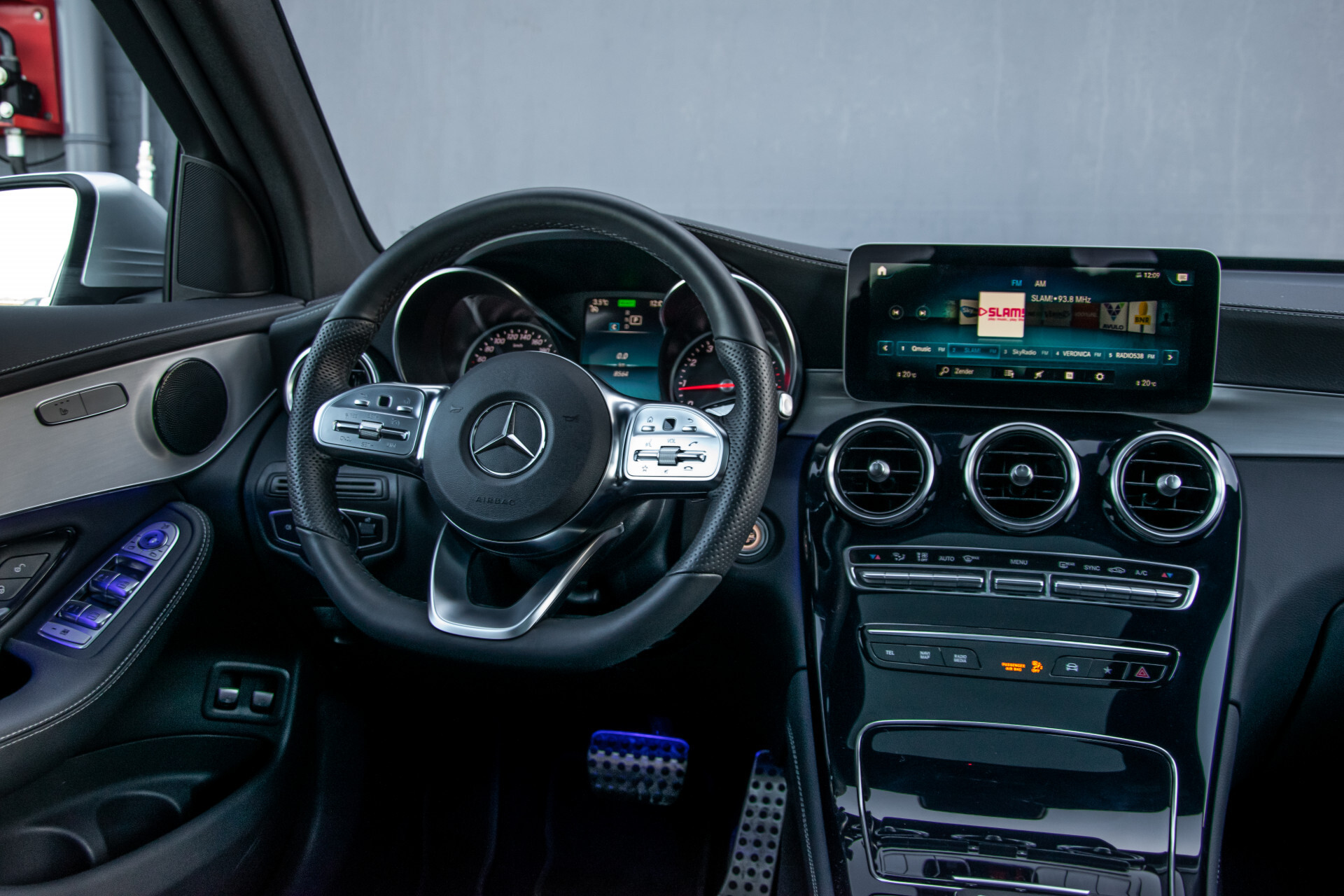 Mercedes-Benz GLC 300 4-M AMG Panorama/Keyless/Assistentiepakket/MBUX/Wegkl-trekhaak Aut9 Foto 7