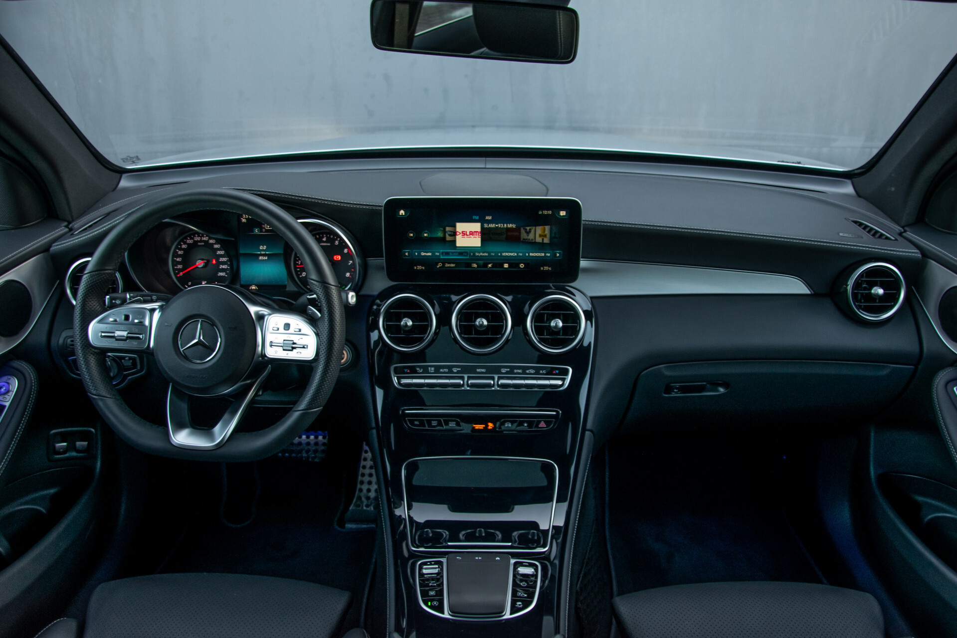 Mercedes-Benz GLC 300 4-M AMG Panorama/Keyless/Assistentiepakket/MBUX/Wegkl-trekhaak Aut9 Foto 8