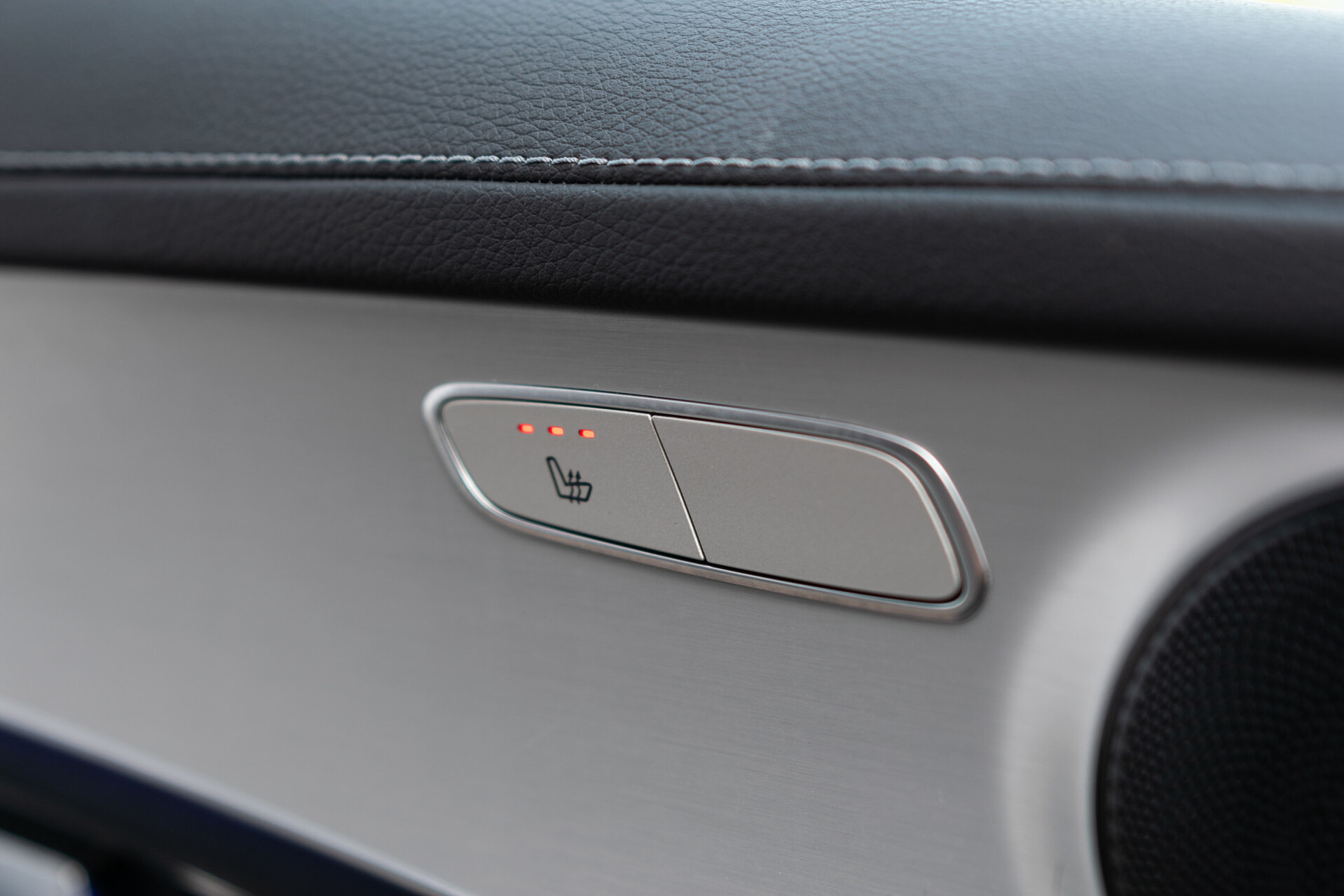 Mercedes-Benz GLC 300 4-M AMG Panorama | Keyless | Assistentiepakket | MBUX | Wegkl-trekhaak Foto 11