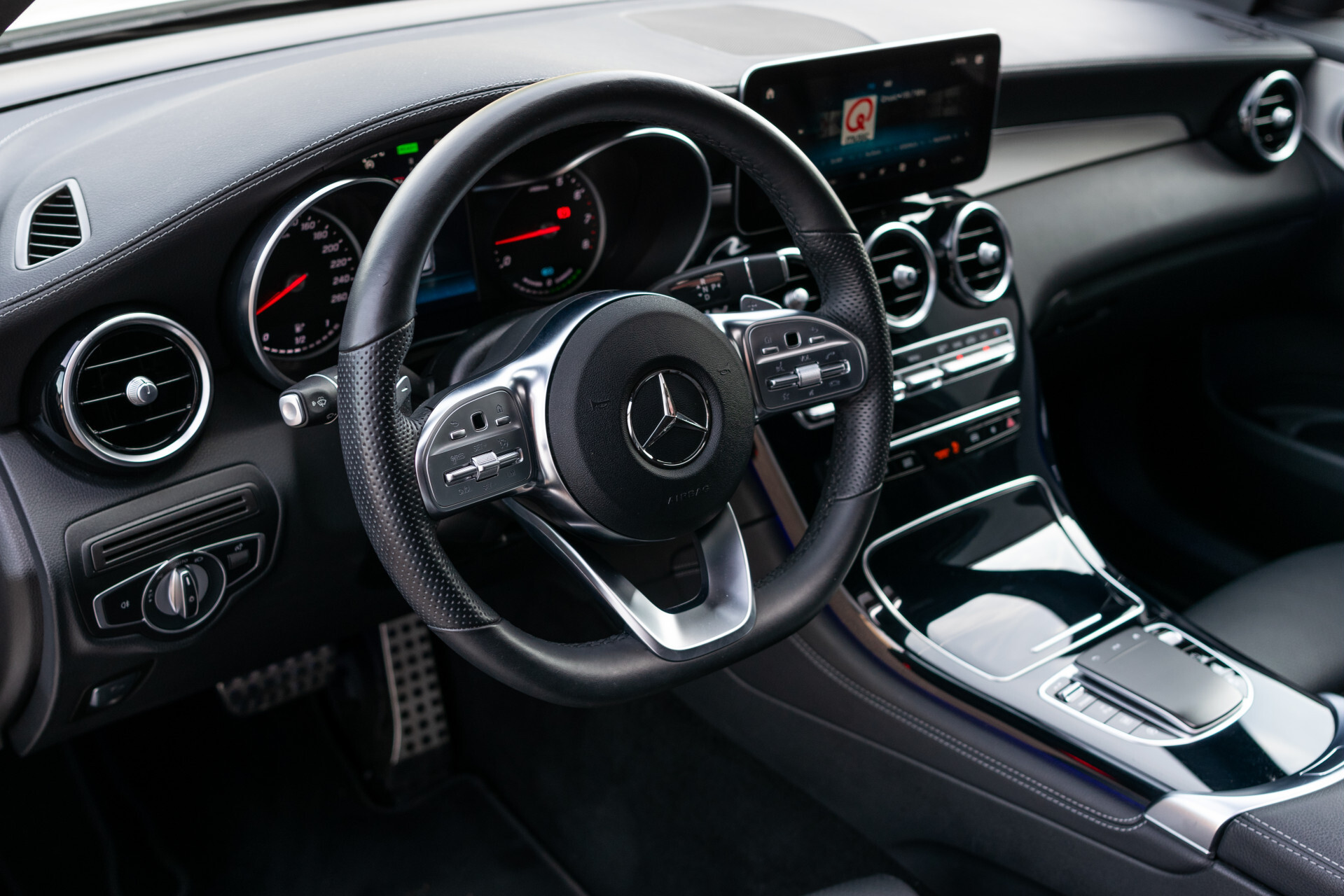 Mercedes-Benz GLC 300 4-M AMG Panorama | Keyless | Assistentiepakket | MBUX | Wegkl-trekhaak Foto 17