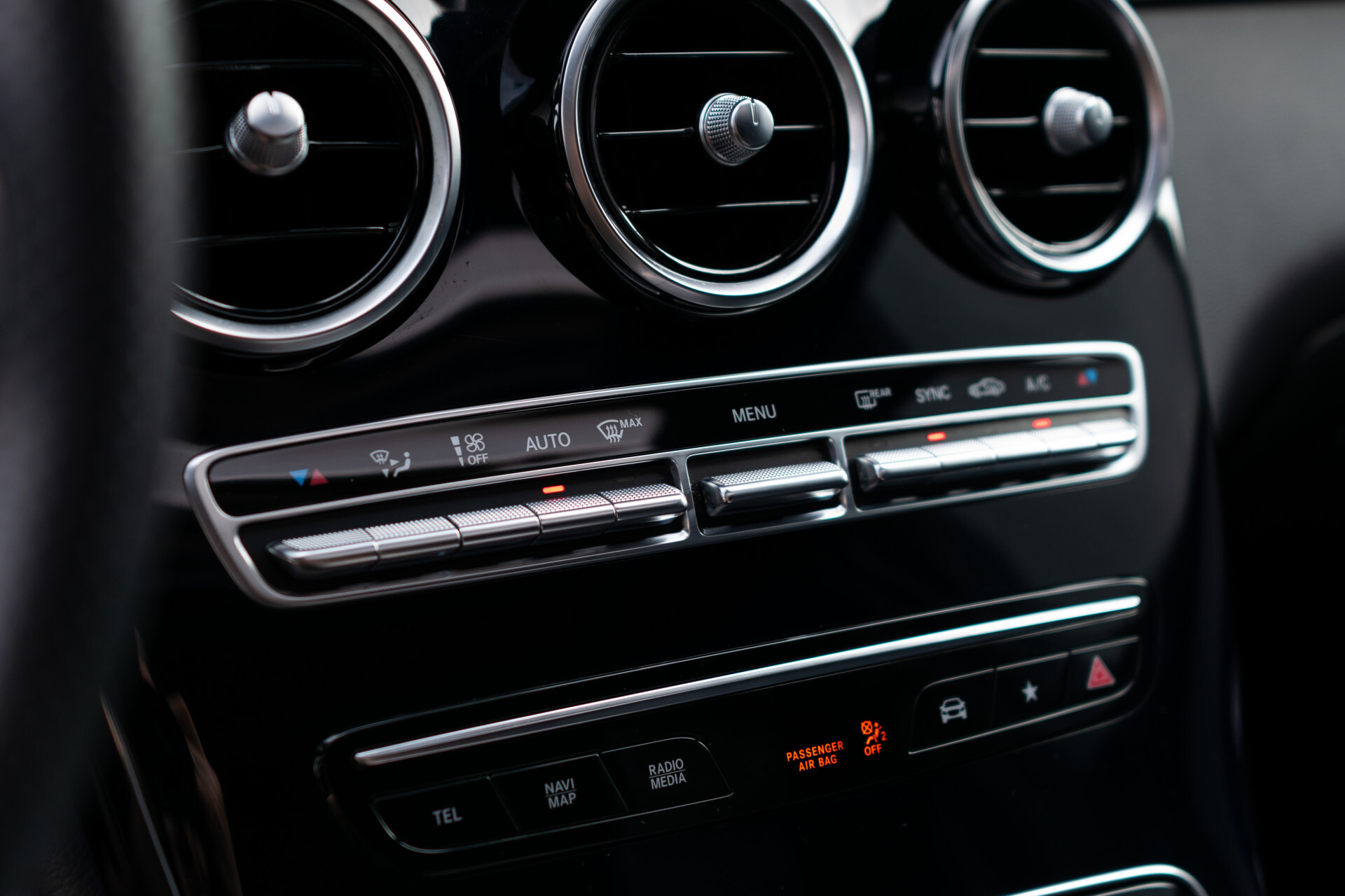 Mercedes-Benz GLC 300 4-M AMG Panorama | Keyless | Assistentiepakket | MBUX | Wegkl-trekhaak Foto 19