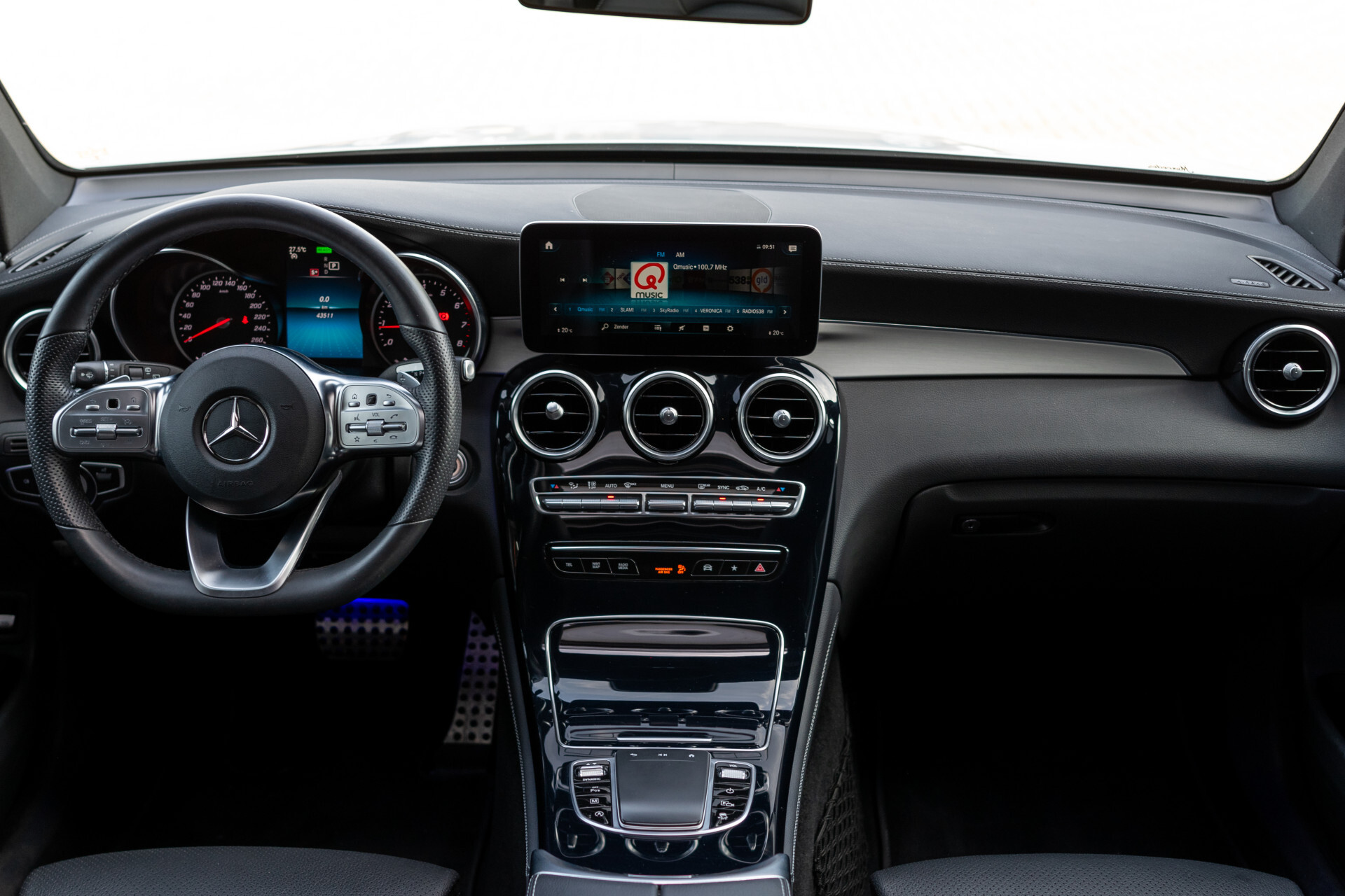 Mercedes-Benz GLC 300 4-M AMG Panorama | Keyless | Assistentiepakket | MBUX | Wegkl-trekhaak Foto 5