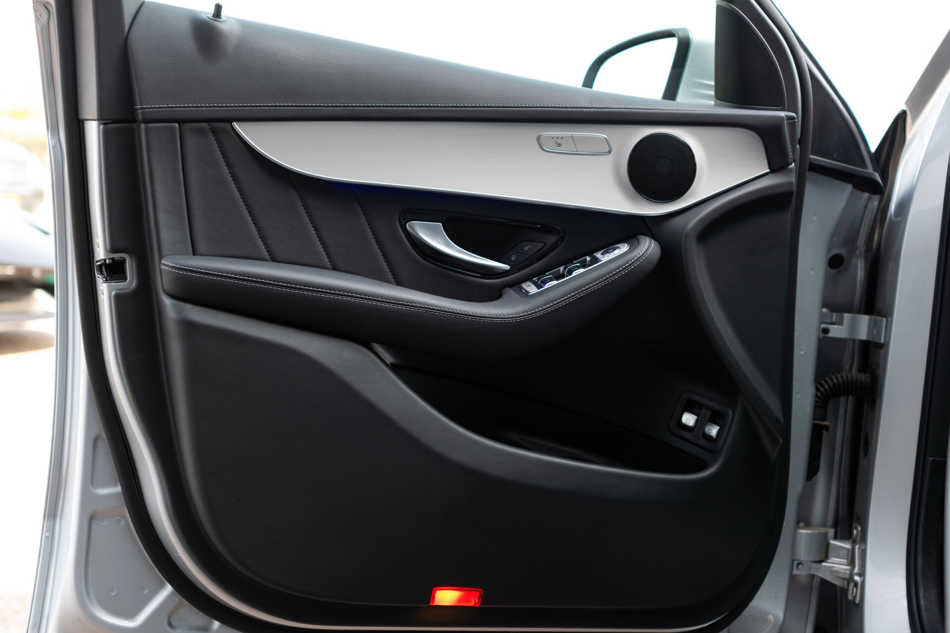 Mercedes-Benz GLC 300 4-M AMG Panorama | Keyless | Assistentiepakket | MBUX | Wegkl-trekhaak Foto 9