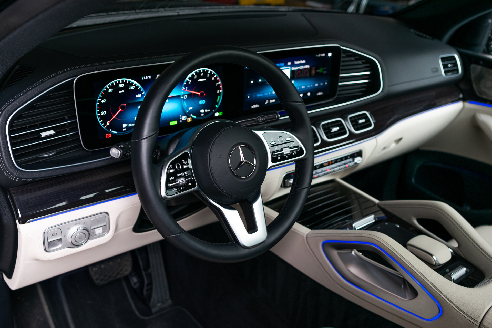 Mercedes-Benz GLE Coupé 350 e 4-M AMG Luchtvering|Panorama|Stoelkoeling|Mem|Burmester|Keyless|Distronic|Treeplanken|Panamericana Foto 31