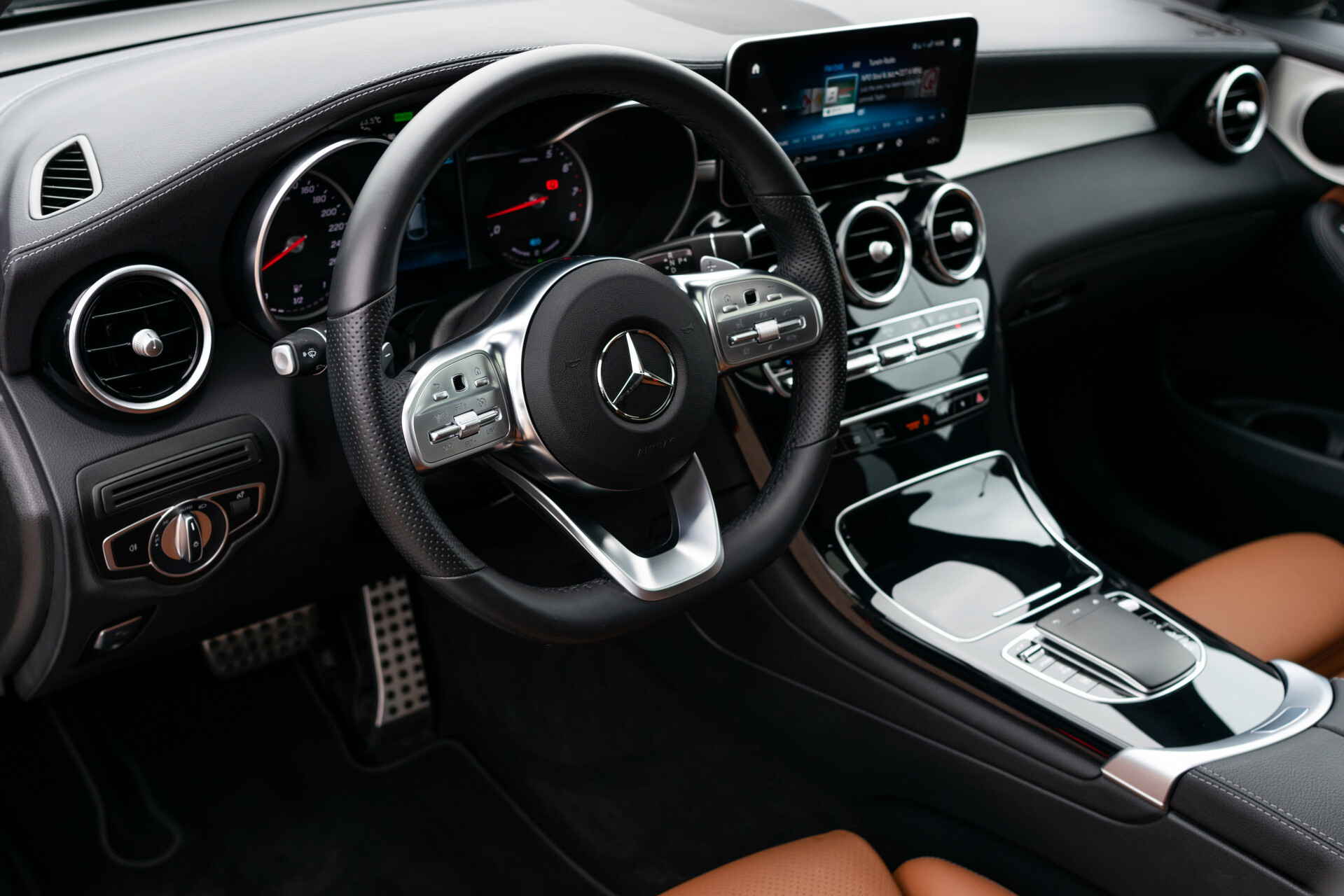 Mercedes-Benz GLC Coupé 300e 4-M AMG|Night|Schuifdak|Memory|360 camera|SoundSysteem|20"|Treeplanken Foto 16
