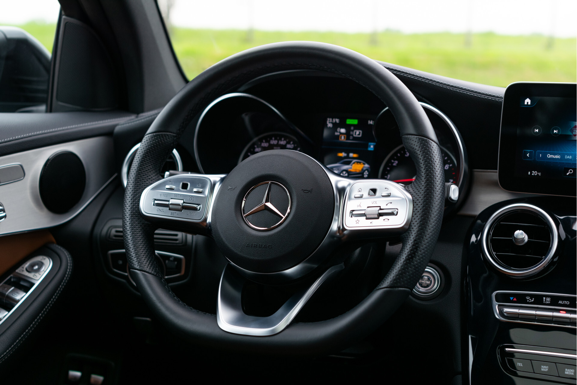 Mercedes-Benz GLC Coupé 300e 4-M AMG|Night|Schuifdak|Memory|360 camera|SoundSysteem|20"|Treeplanken Foto 22