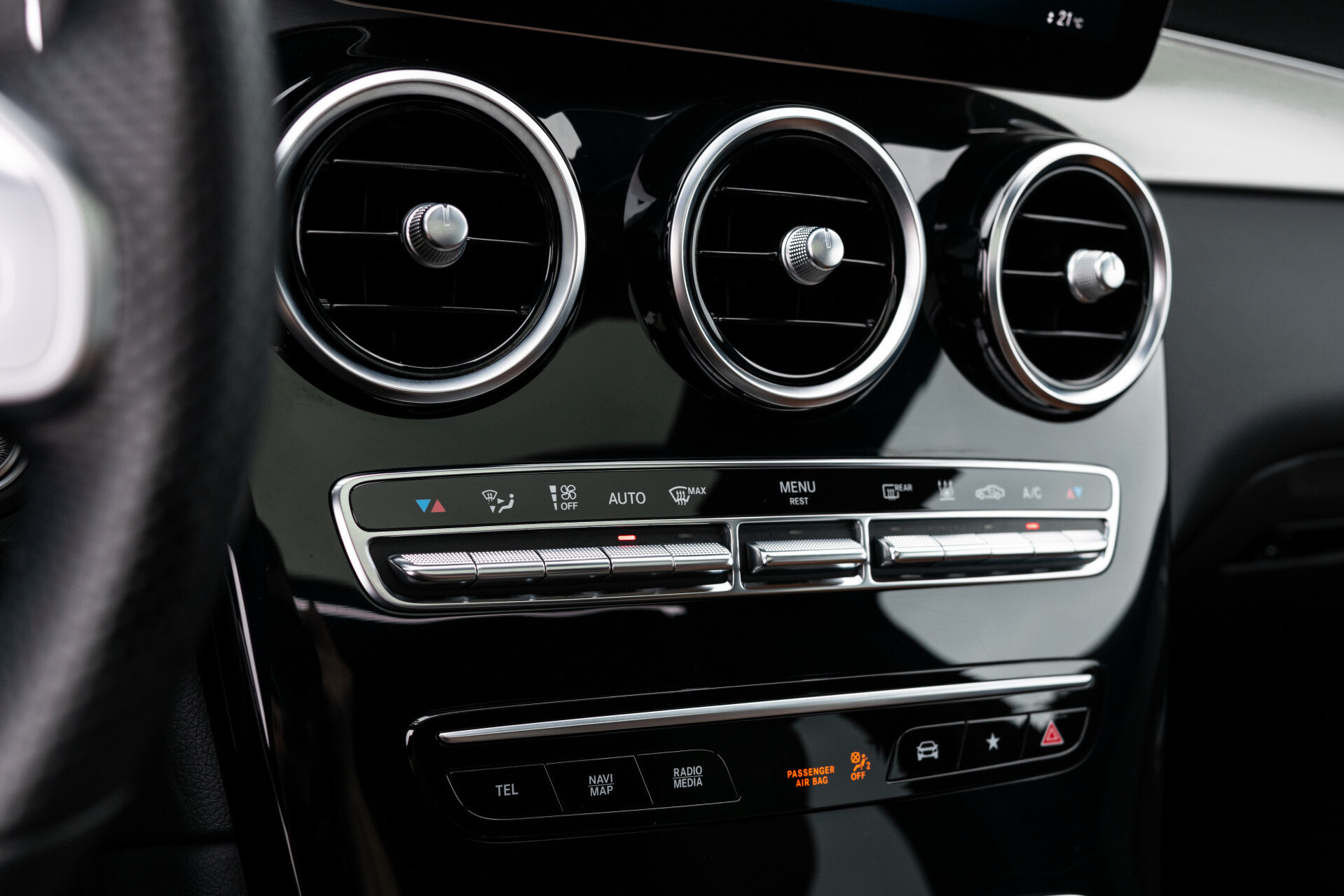 Mercedes-Benz GLC Coupé 300e 4-M AMG|Night|Schuifdak|Memory|360 camera|SoundSysteem|20"|Treeplanken Foto 26