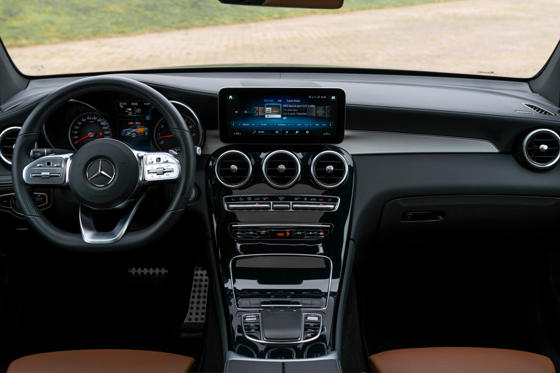 Mercedes-Benz GLC Coupé 300e 4-M AMG|Night|Schuifdak|Memory|360 camera|SoundSysteem|20"|Treeplanken Foto 5