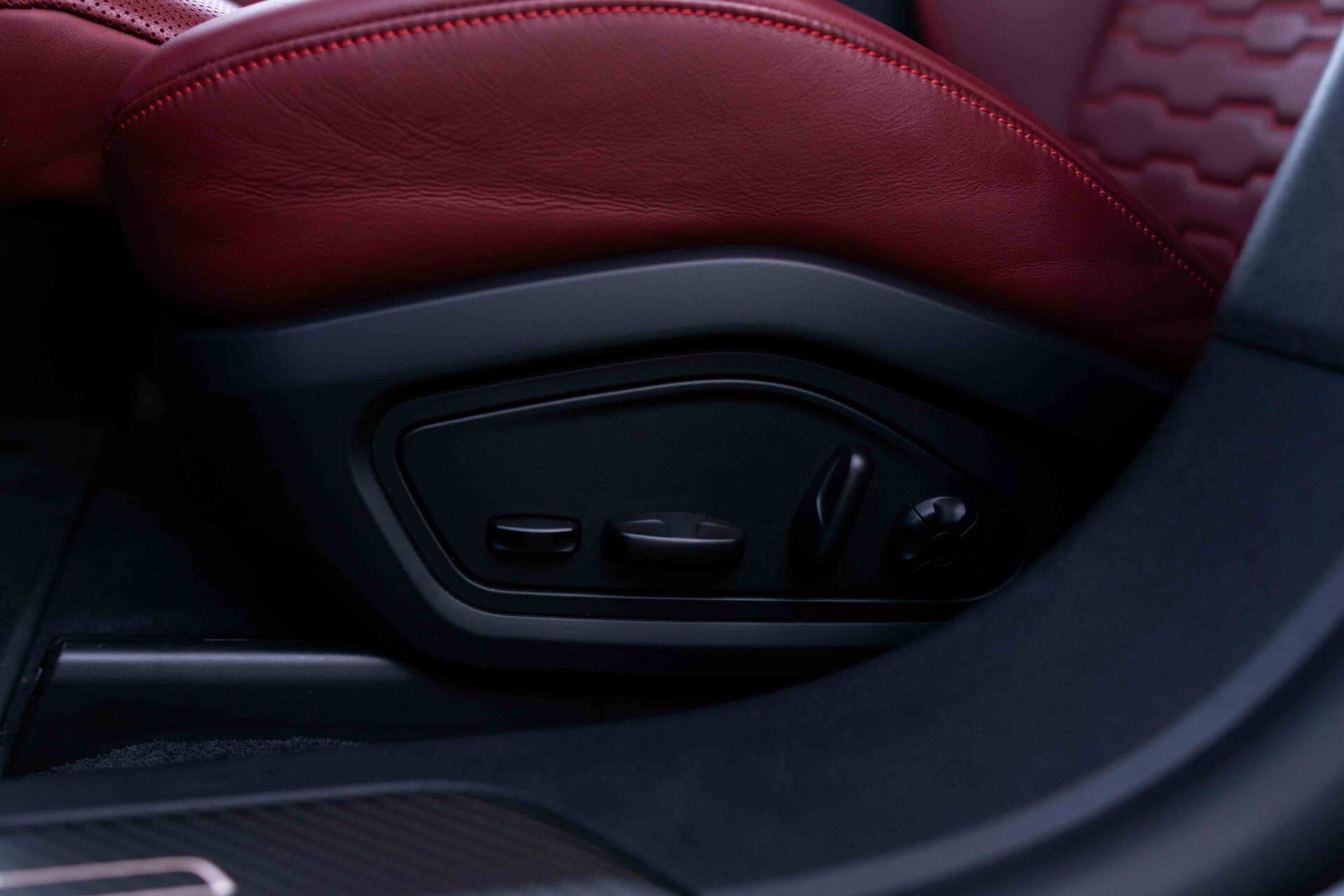 Audi e-tron GT RS 93 kWh 600 pk B&O|21"|Carbid Brakes|Laser|HUD|Alcantara|Assistentie Plus|Standkachel/koeling Foto 28