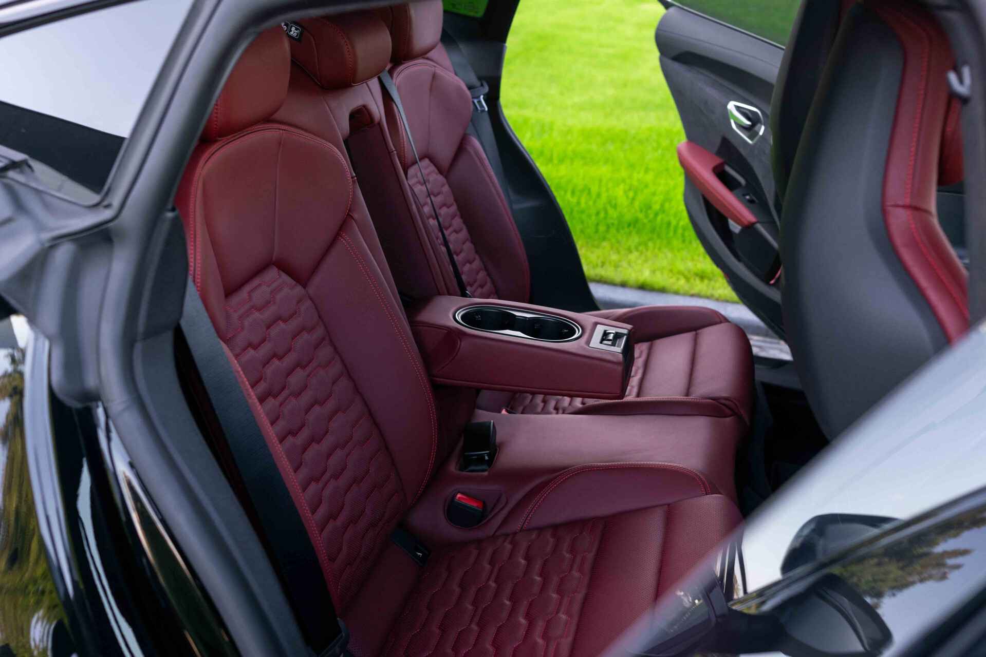 Audi e-tron GT RS 93 kWh 600 pk B&O|21"|Carbid Brakes|Laser|HUD|Alcantara|Assistentie Plus|Standkachel/koeling Foto 4