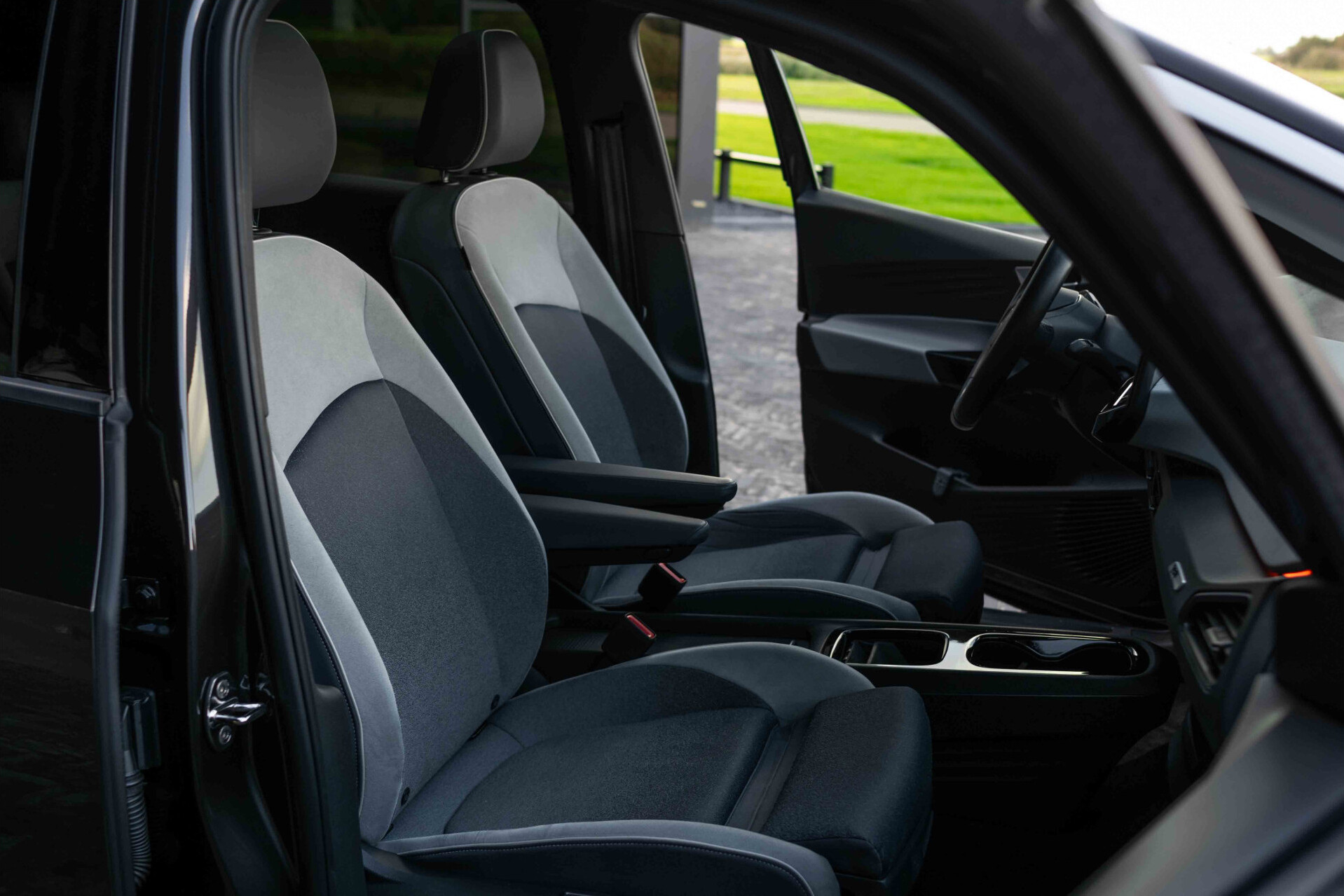Volkswagen ID.3 First Max 58 kWh Panorama|Massage|HUD|20"|Keyless|Carplay|Adaptive Cruise|IQ Light Foto 3