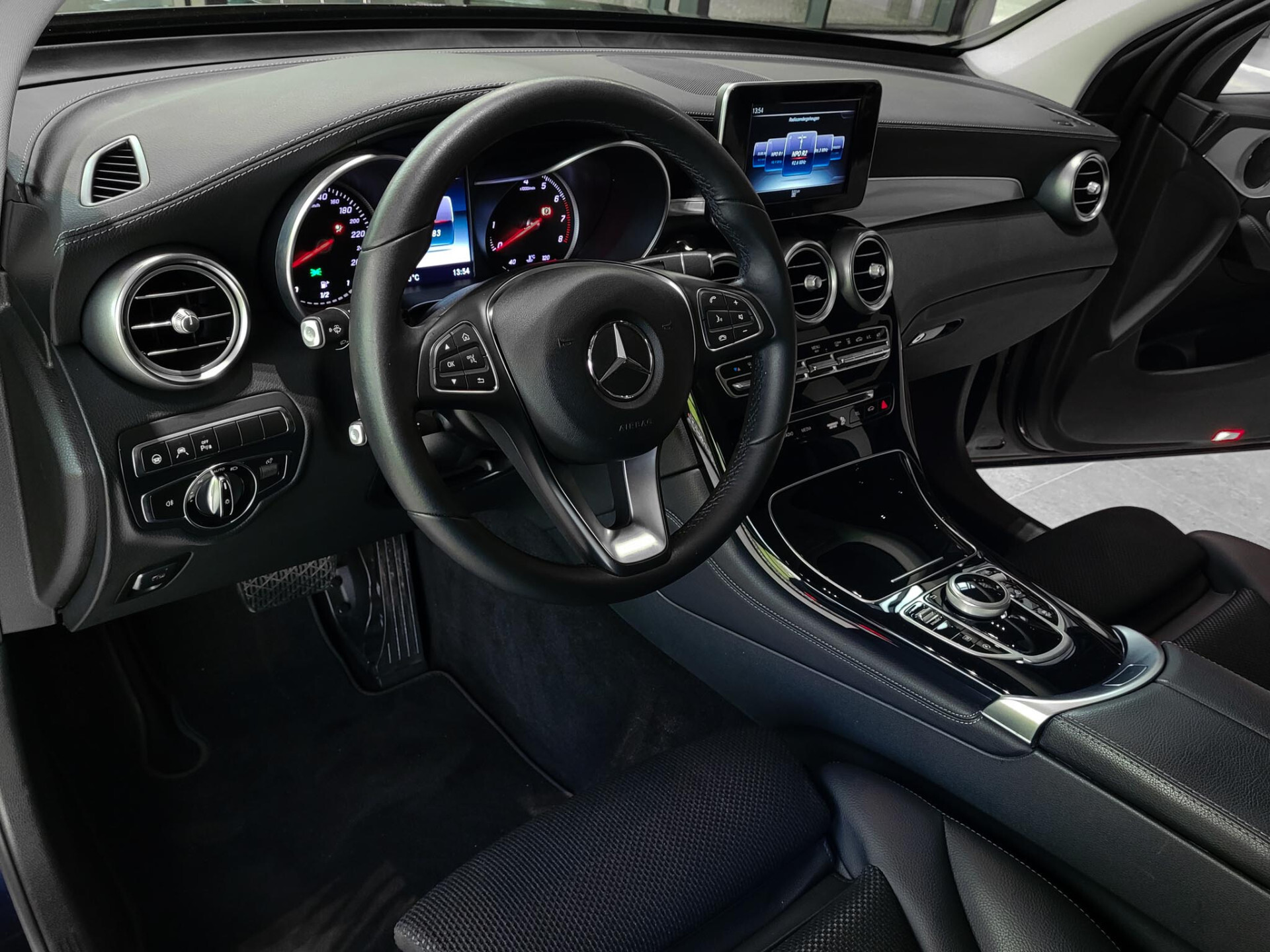 Mercedes-Benz GLC 250 4-M Exclusive Distronic Plus|Keyless-Go|Standkachel|Intelligent Light|Camera|Trekhaak|Aut9 Foto 16