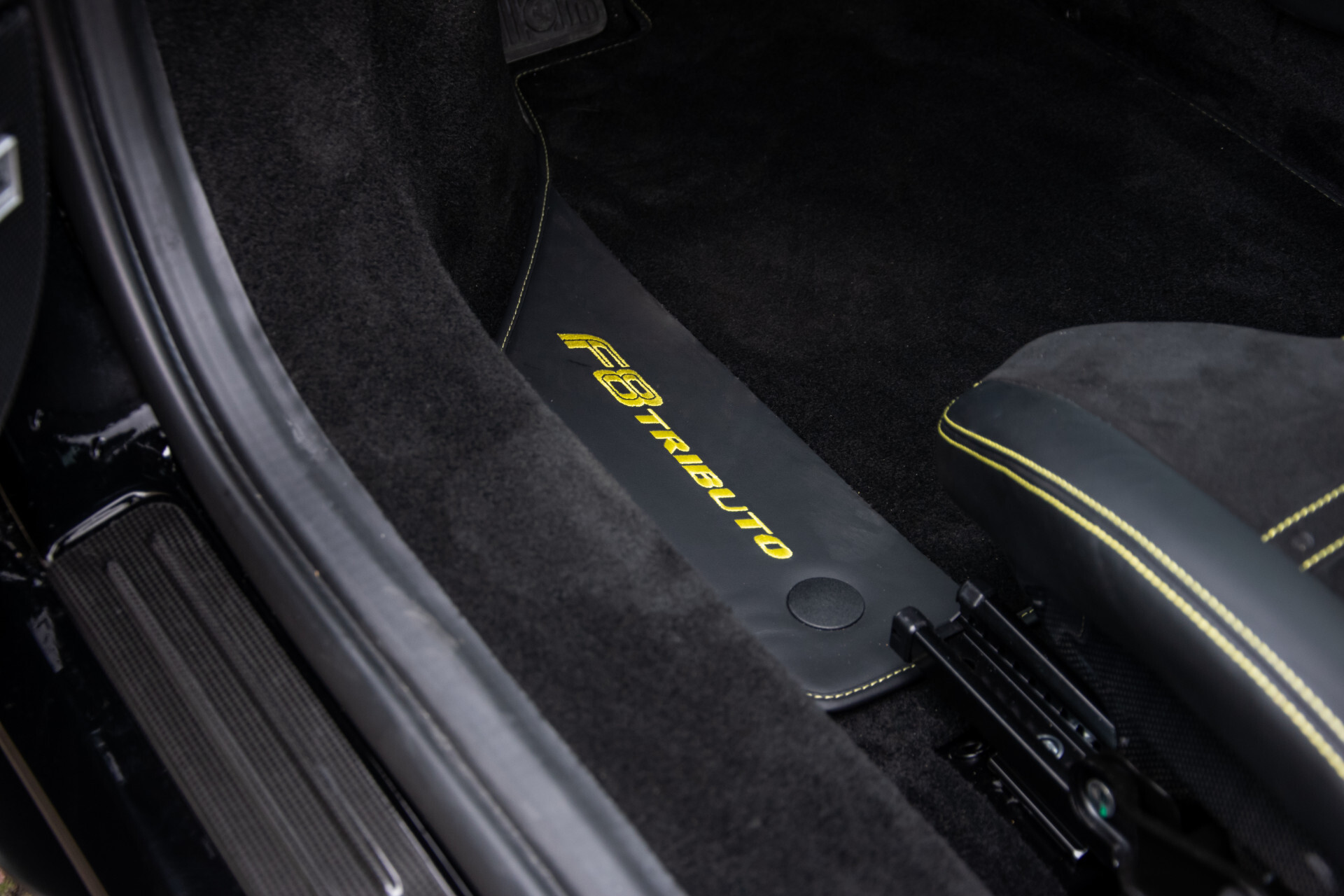 Ferrari F8 Tributo 3.9 V8 HELE Full Carbon|Lift|Racing Seats|Passenger Display|JBL|Camera Foto 19