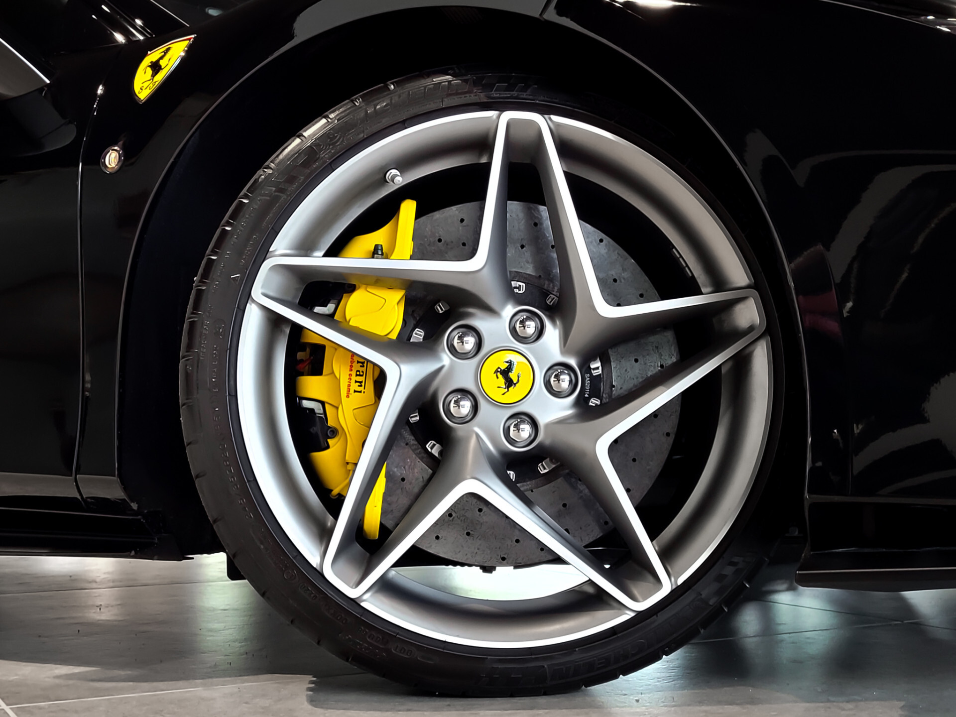 Ferrari F8 Tributo 3.9 V8 HELE Full Carbon|Lift|Racing Seats|Passenger Display|JBL|Camera Foto 58
