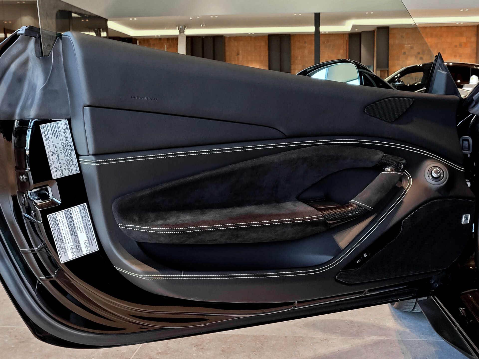 Ferrari F8 Tributo 3.9 V8 HELE Full Carbon|Novitec|Lift|Racing Seats|Passenger Display|JBL|Camera Foto 10