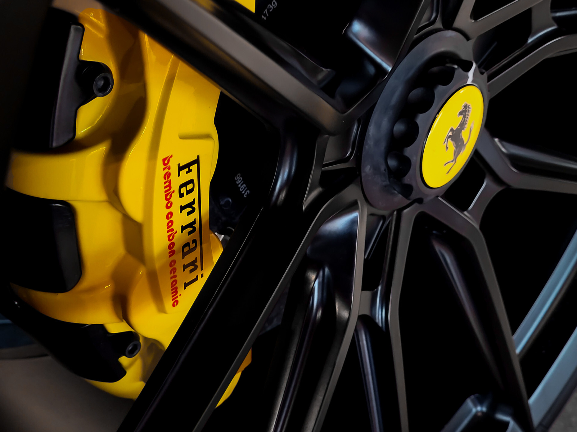 Ferrari F8 Tributo 3.9 V8 HELE Full Carbon|Novitec|Lift|Racing Seats|Passenger Display|JBL|Camera Foto 18