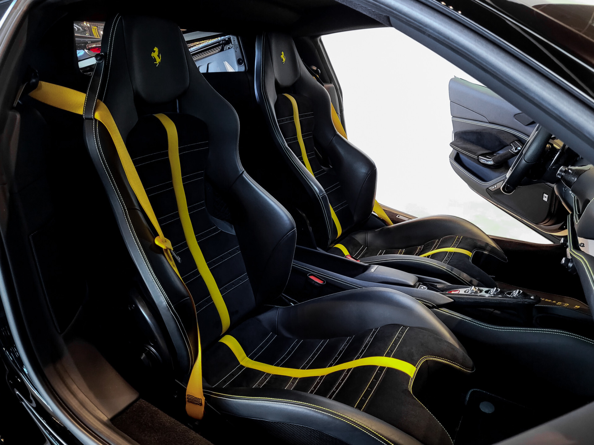 Ferrari F8 Tributo 3.9 V8 HELE Full Carbon|Novitec|Lift|Racing Seats|Passenger Display|JBL|Camera Foto 3