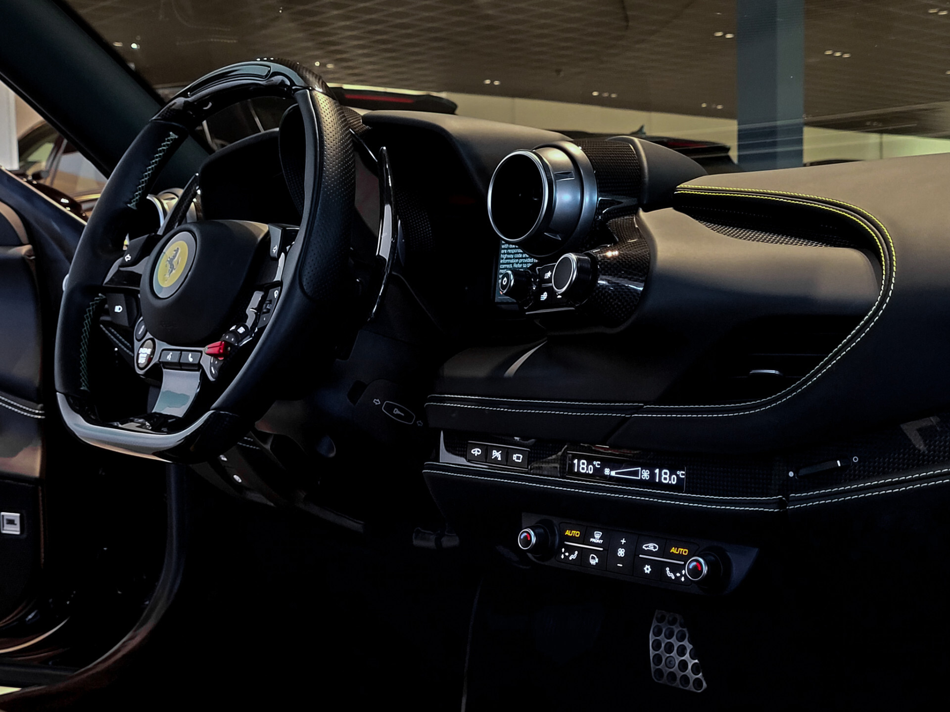 Ferrari F8 Tributo 3.9 V8 HELE Full Carbon|Novitec|Lift|Racing Seats|Passenger Display|JBL|Camera Foto 31