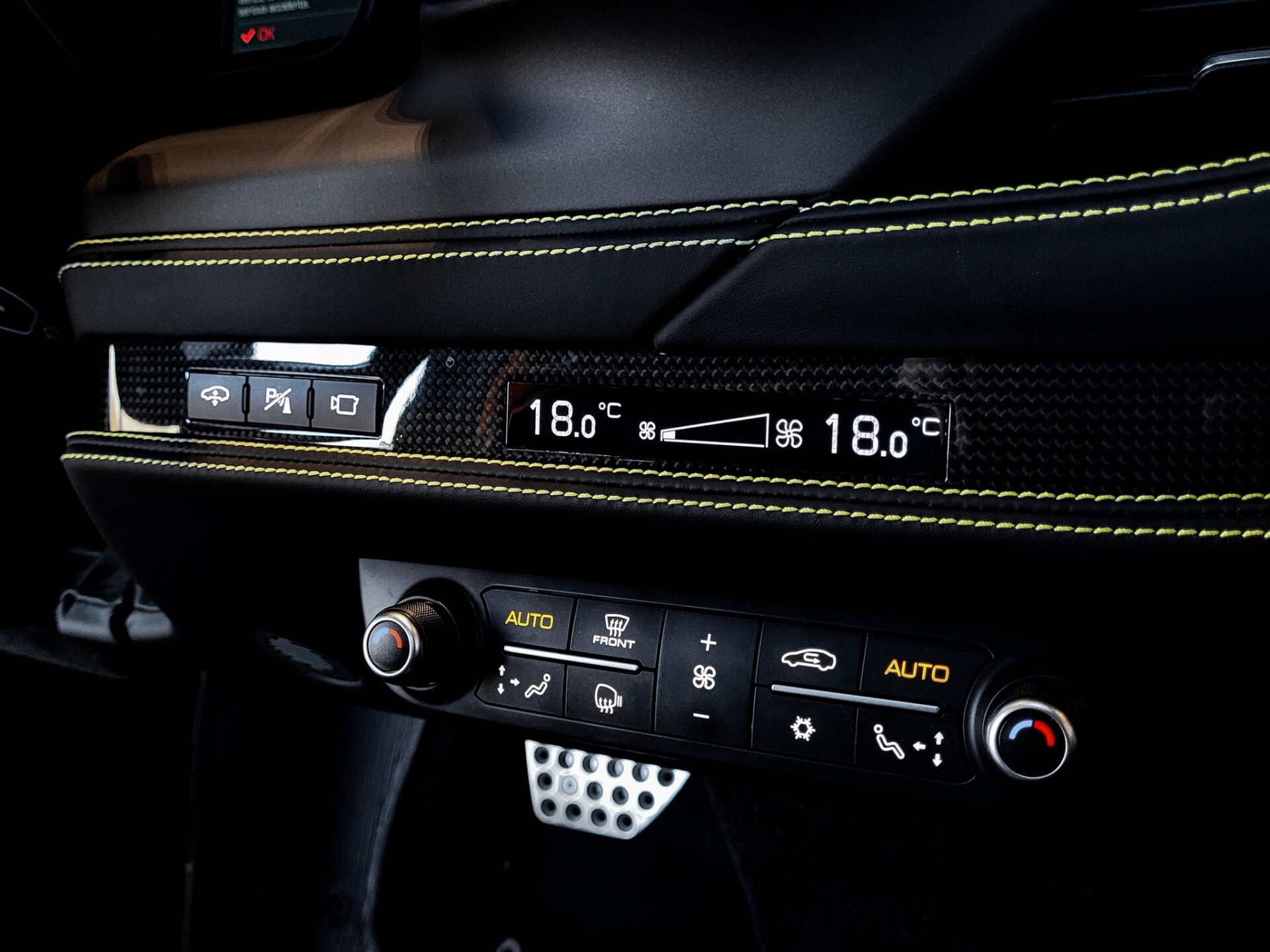 Ferrari F8 Tributo 3.9 V8 HELE Full Carbon|Novitec|Lift|Racing Seats|Passenger Display|JBL|Camera Foto 32