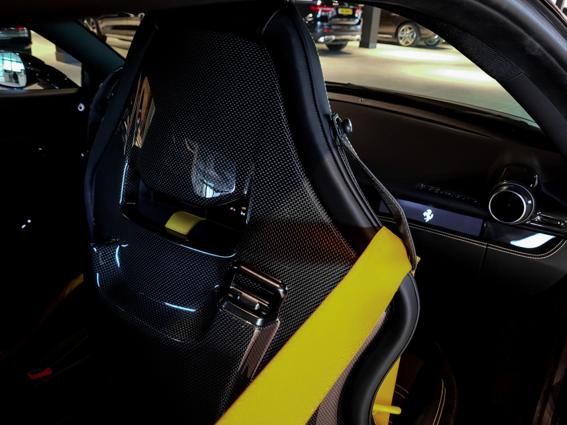 Ferrari F8 Tributo 3.9 V8 HELE Full Carbon|Novitec|Lift|Racing Seats|Passenger Display|JBL|Camera Foto 37