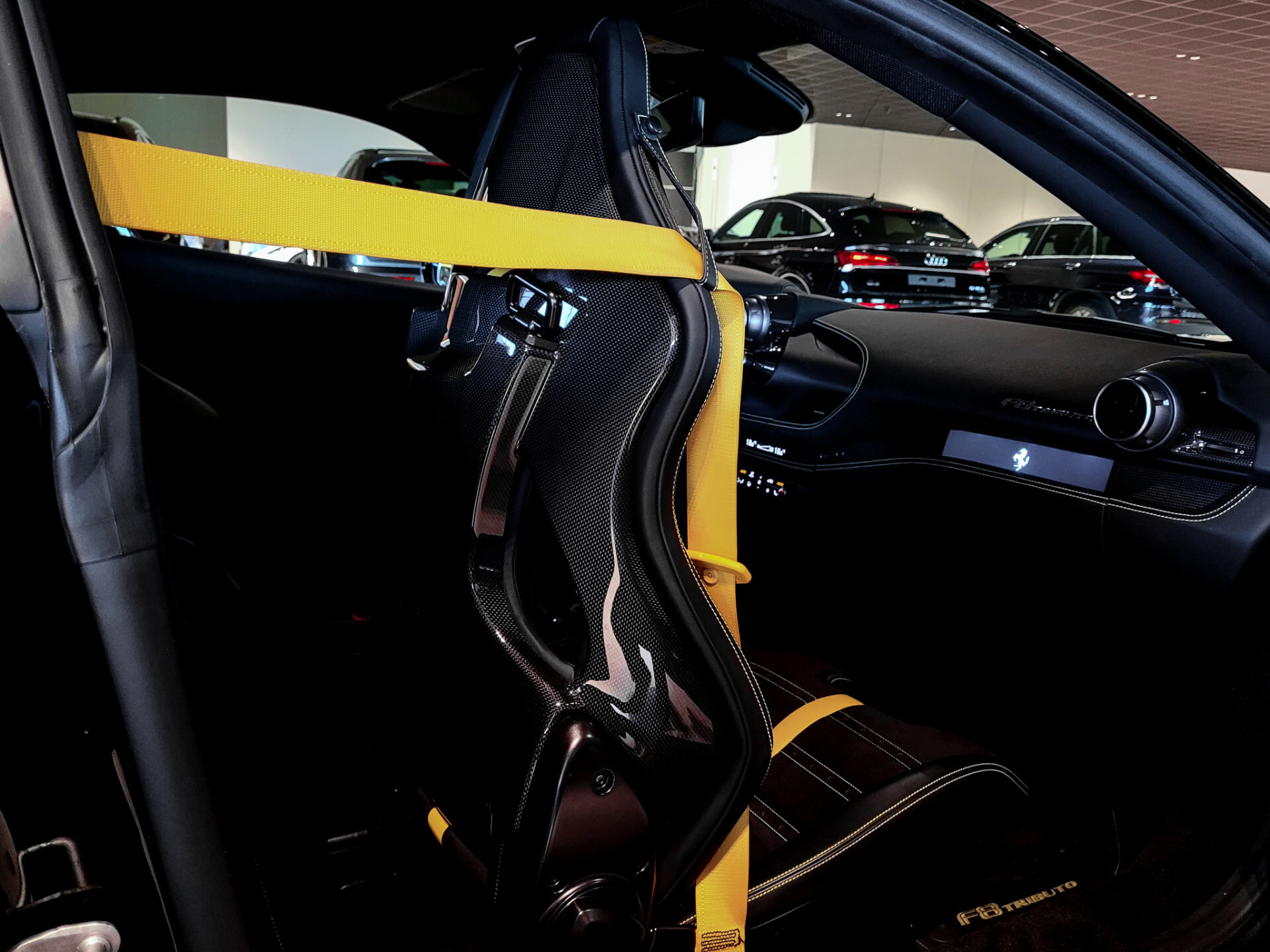 Ferrari F8 Tributo 3.9 V8 HELE Full Carbon|Novitec|Lift|Racing Seats|Passenger Display|JBL|Camera Foto 4