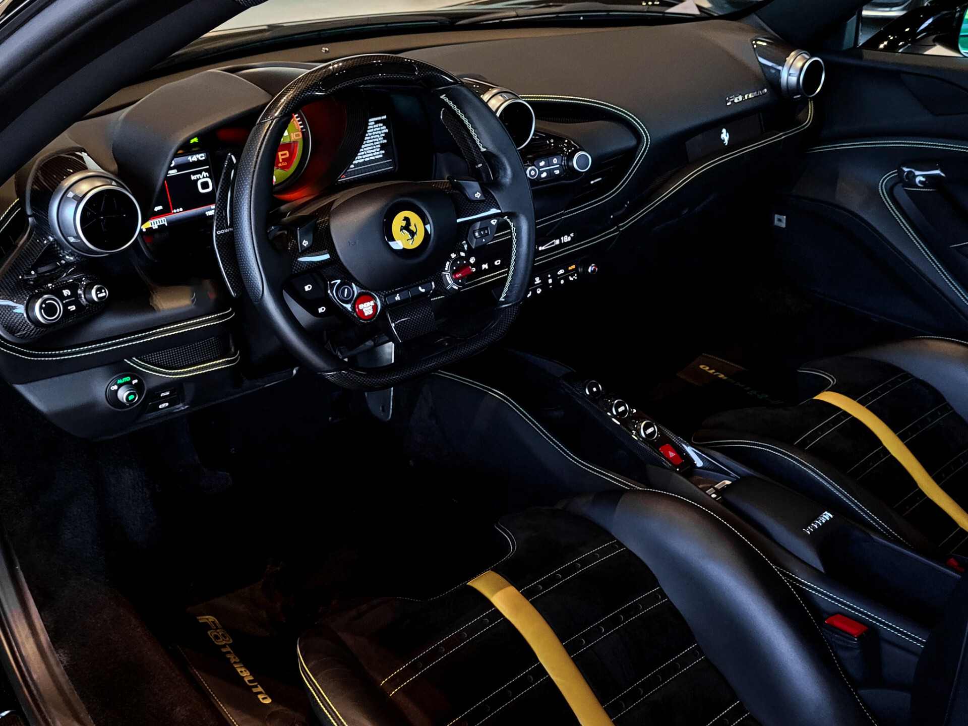 Ferrari F8 Tributo 3.9 V8 HELE Full Carbon|Novitec|Lift|Racing Seats|Passenger Display|JBL|Camera Foto 5