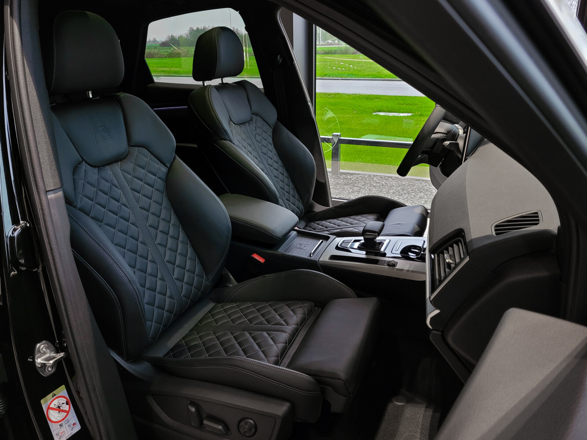 Audi Q5 Sportback 55 TFSI e Quattro S edition Luchtvering|Panorama|Keyless|Nappa|Trekhaak|Nieuwprijs €102568 Foto 3