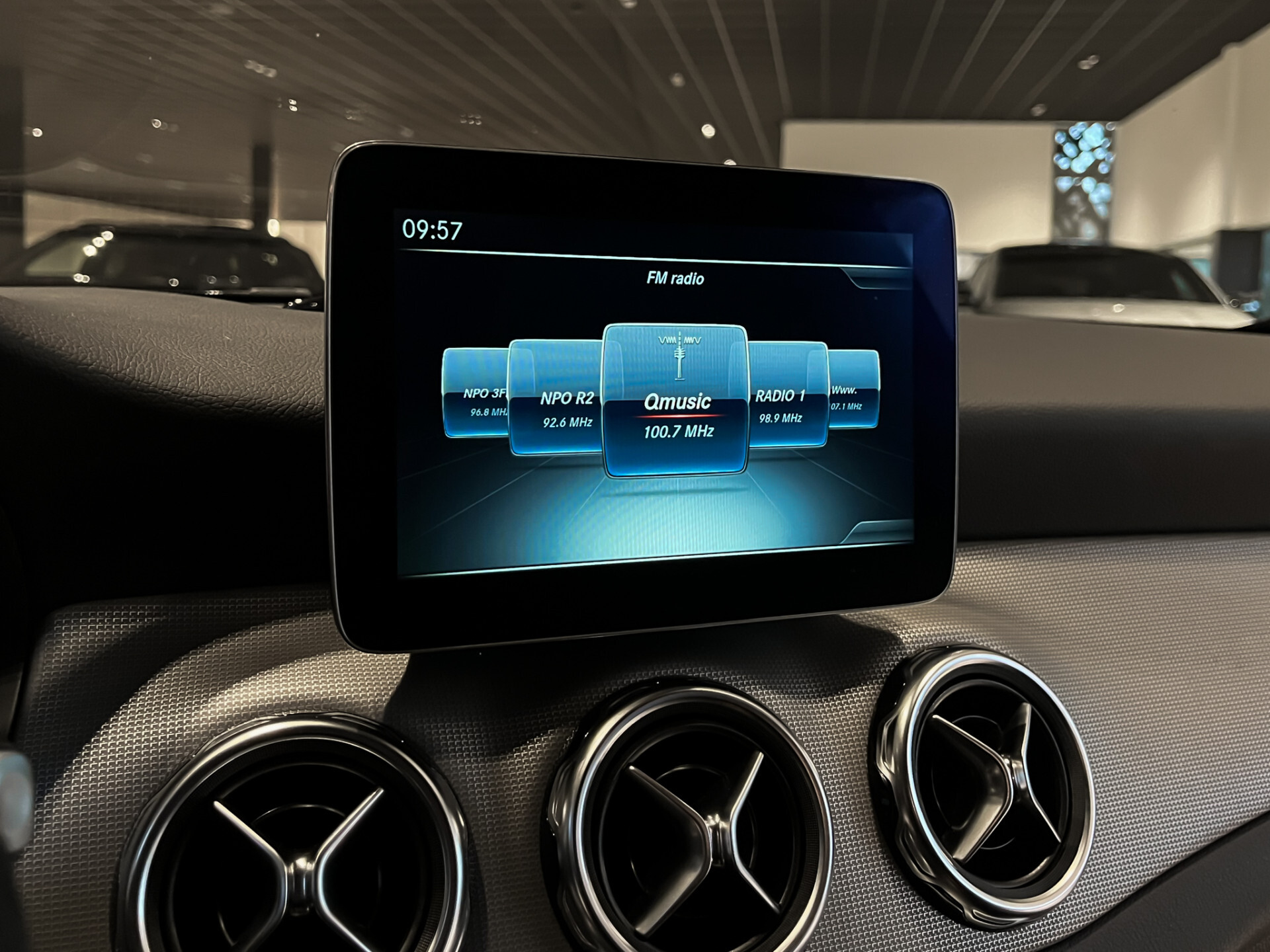 Mercedes-Benz GLA 180 Facelift Progressive | Spoorpakket | Keyless | Verw-stoelen | Media display | 18" | Aut7 Foto 9